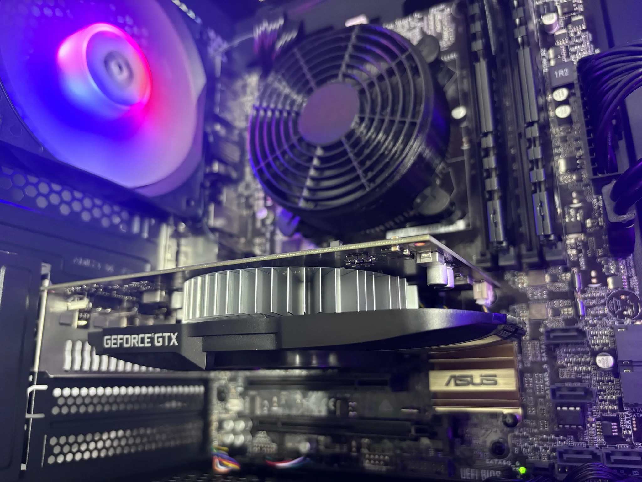⚫⚪| GTX 1650 4GB | INTEL i5 6600 | 16GB DDR4 RAM | 1TB NVME SSD | Silver Bullet |
