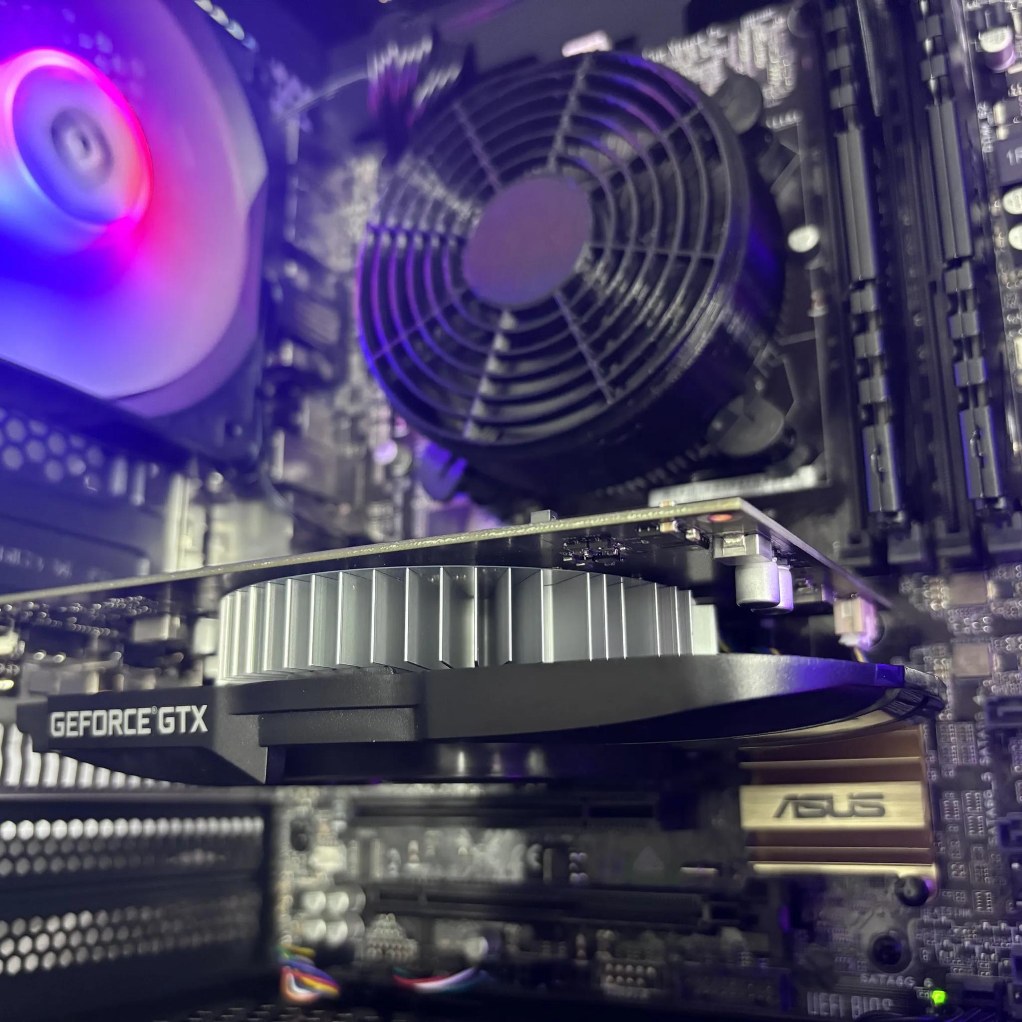 ⚫⚪| GTX 1650 4GB | INTEL i5 6600 | 16GB DDR4 RAM | 1TB NVME SSD | Silver Bullet |