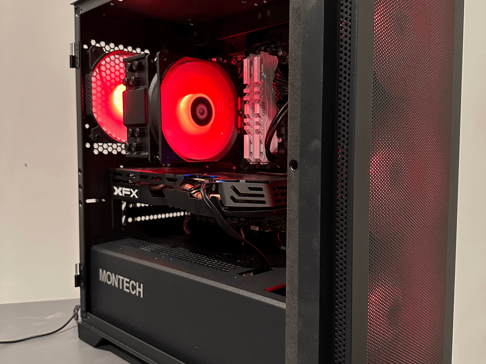 Gaming PC - 8GB Radeon RX 580 - Intel i3 10100F - 16 GB RAM