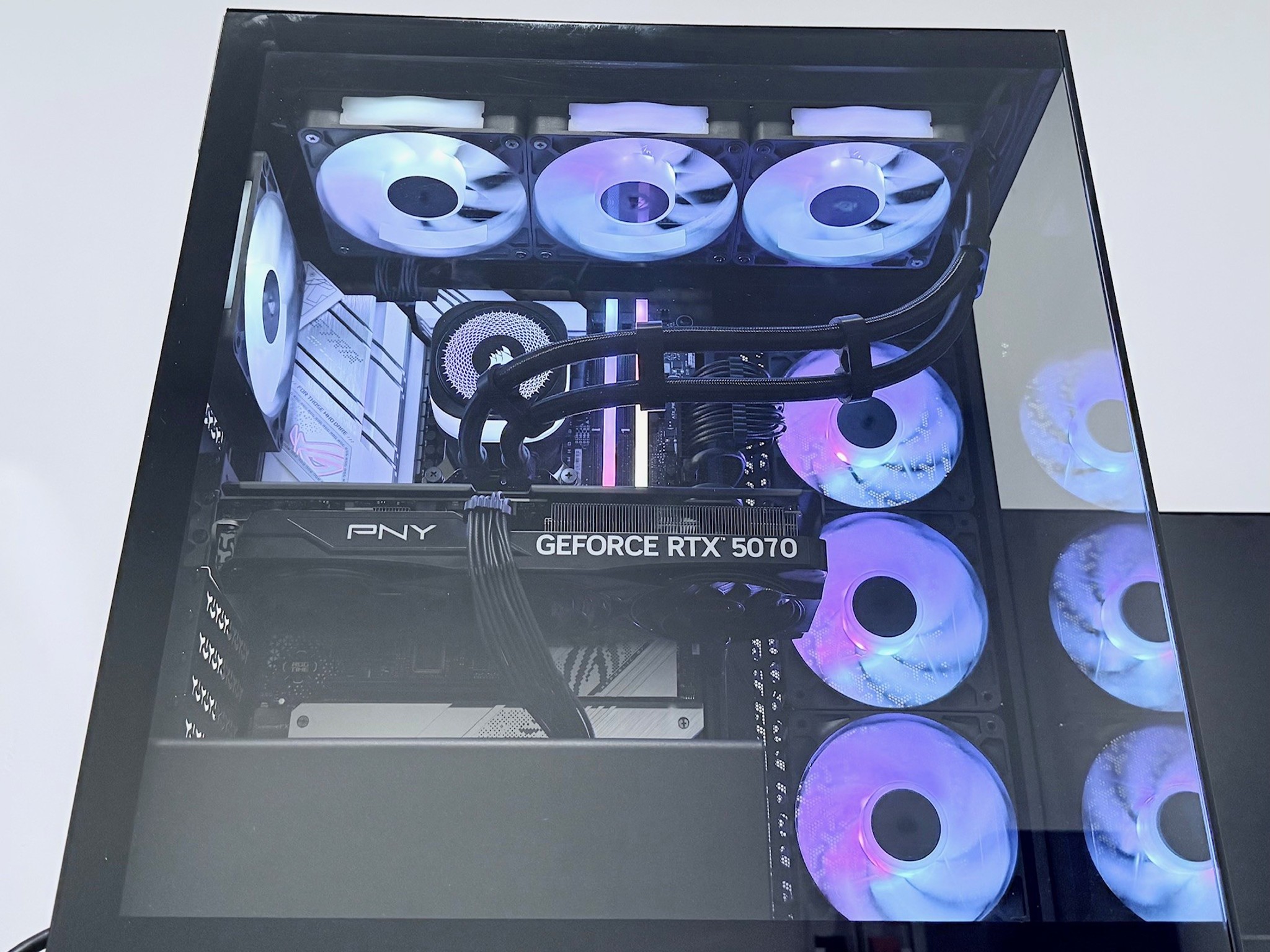 Maestro RTX 5070 OC 12GB