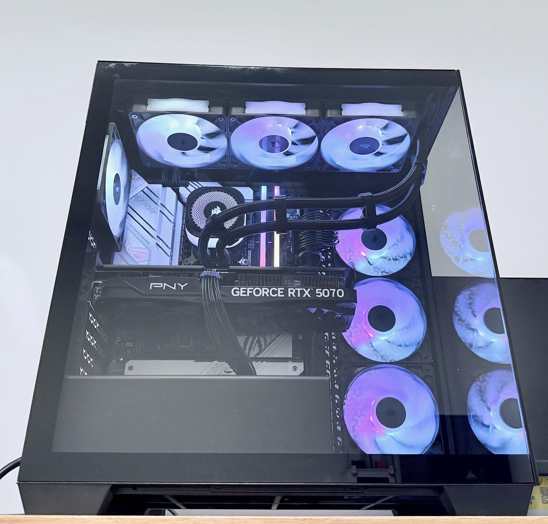 Maestro RTX 5070 OC 12GB