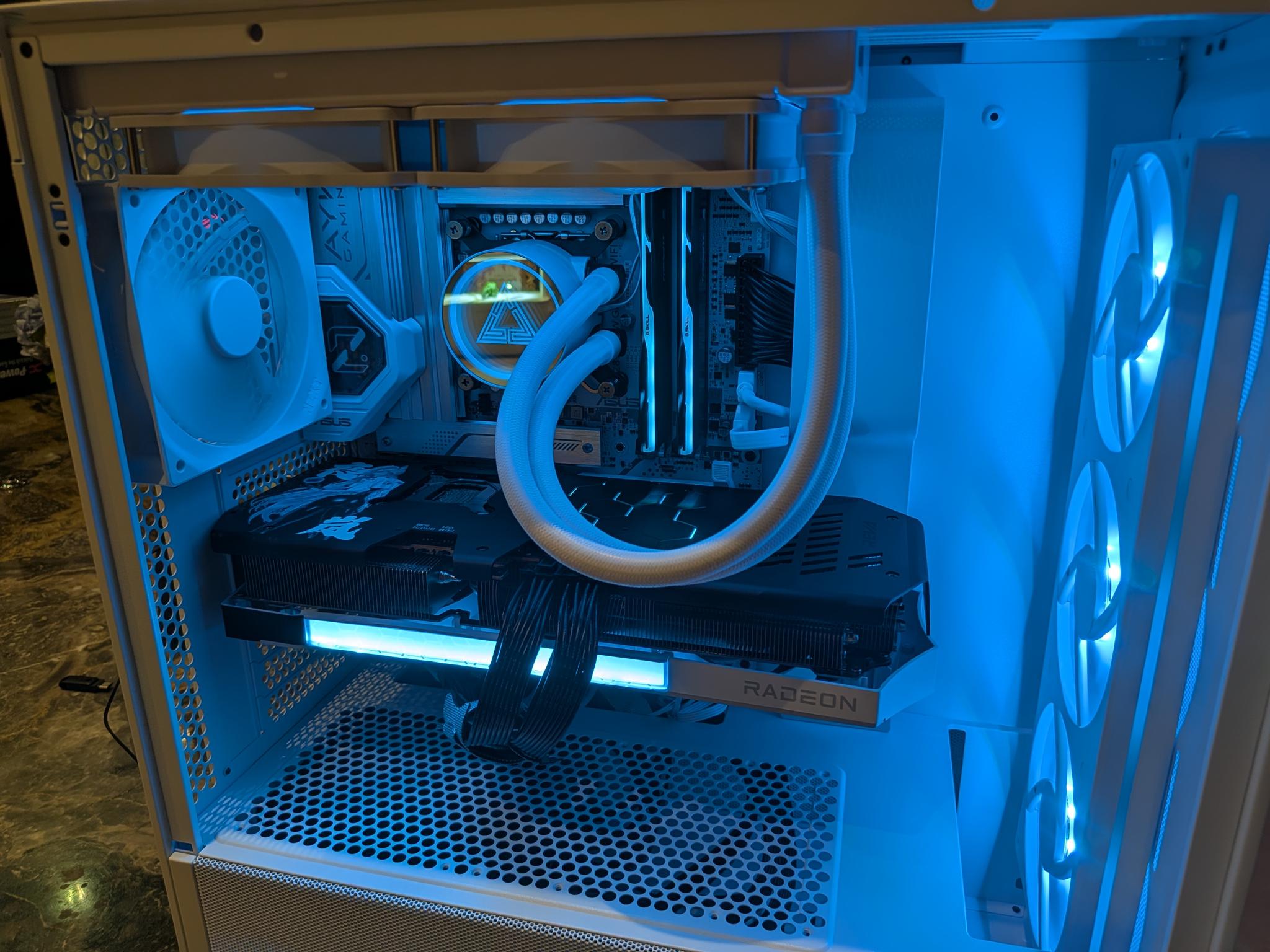 4K Reva 🐺 - RX 9070 XT, Intel Core Ultra 7 265KF, 32 GB DDR5, 2 TB Gen 4 NVME, RGB, Liquid Cooled