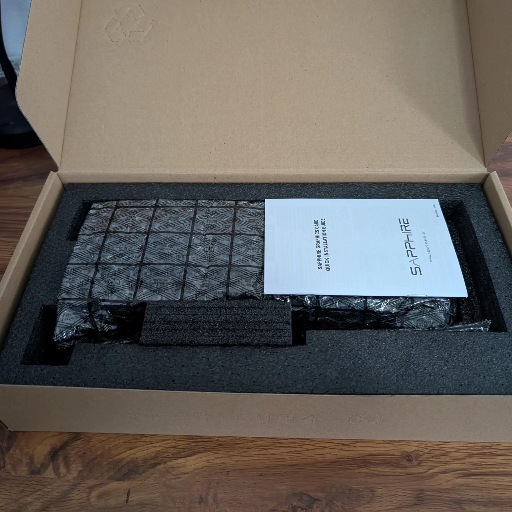 Sapphire Radeon RX 7800 XT (Reference Cooler)