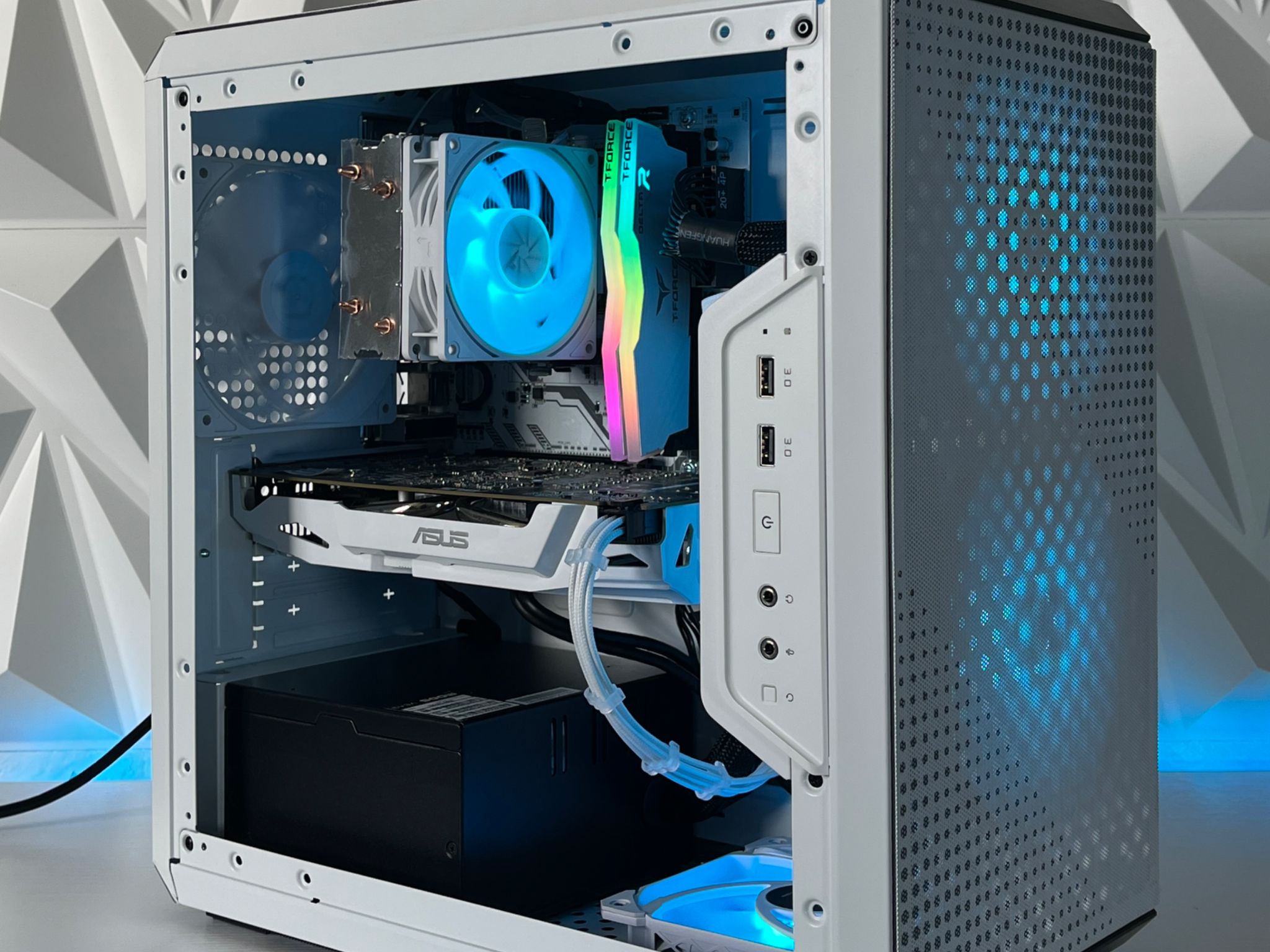 GTX 1060 6GB, Ryzen 7 1700X, 16GB 3600MHz | White RGB Gaming Computer