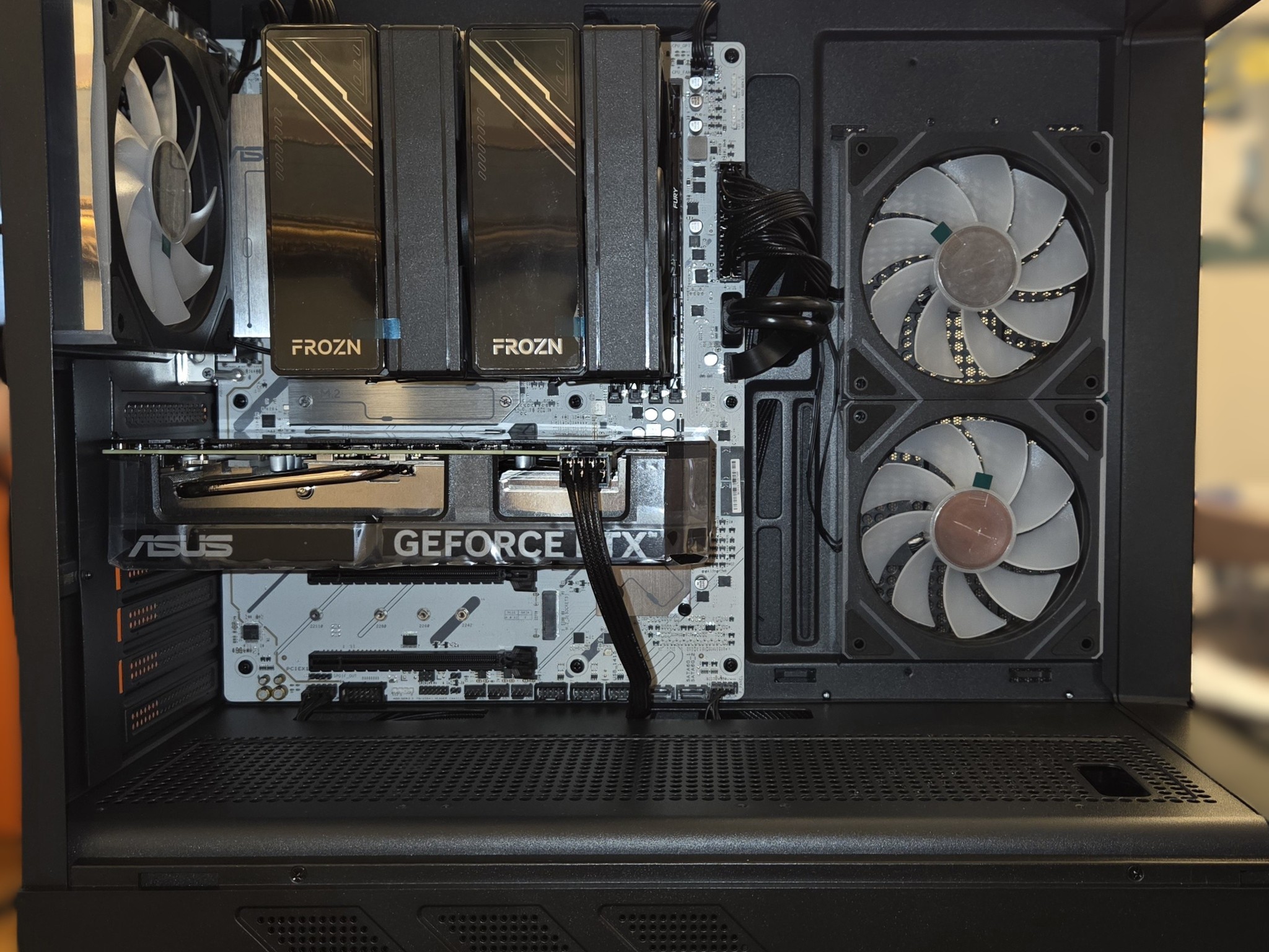 ASUS Gaming PC Build, R7 7700x-ASUS 4070 EVO OC-32GB Kingston-2TB WD Blue S5000