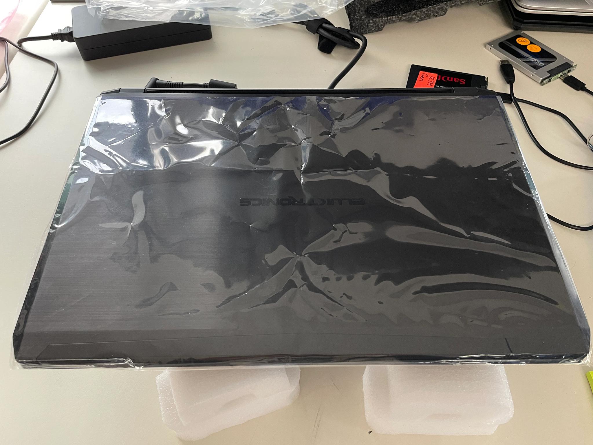 Clevo 15.6" P650HS-G + i7-7700HQ + GTX 1070 + FHD 120Hz Gsync