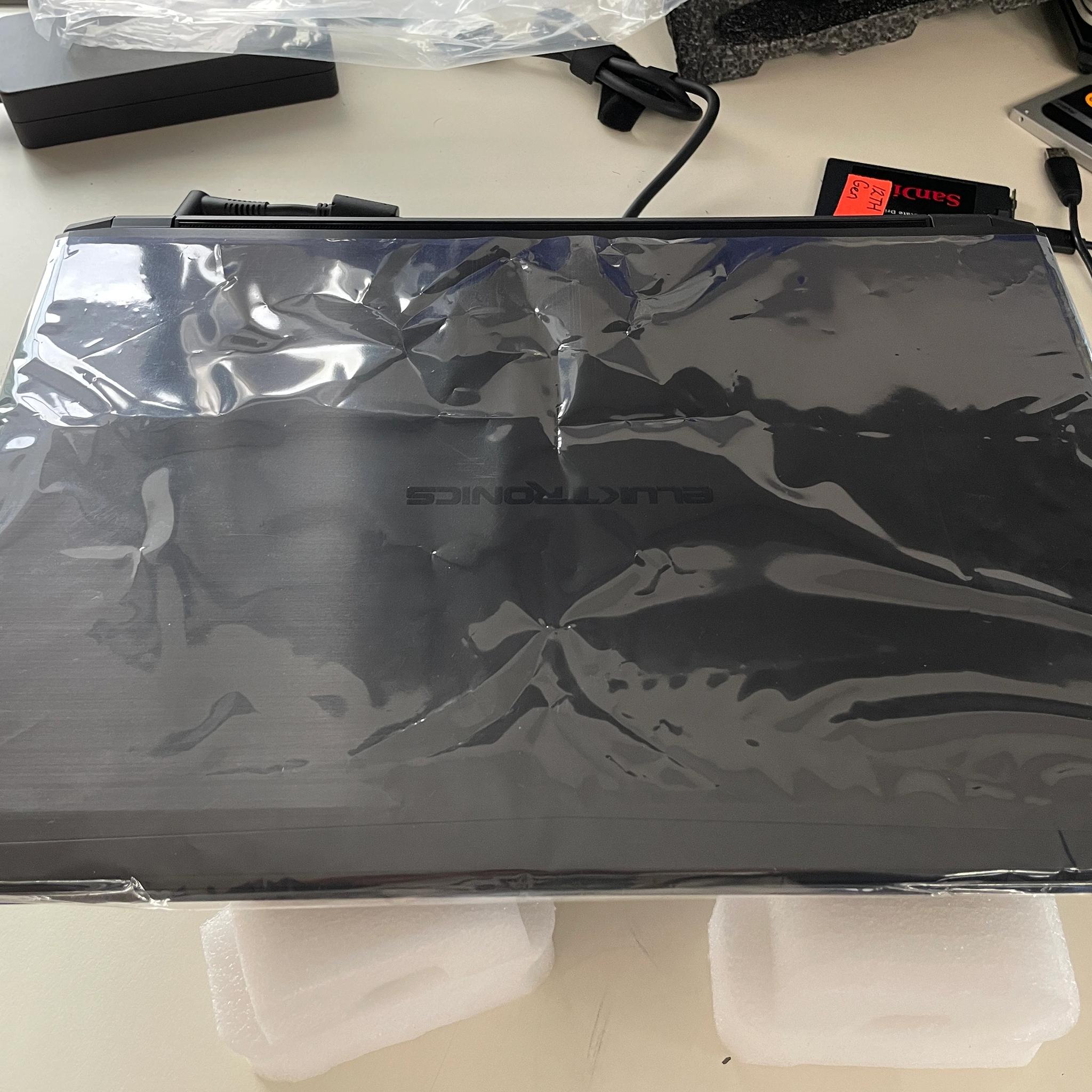 Clevo 15.6" P650HS-G + i7-7700HQ + GTX 1070 + FHD 120Hz Gsync