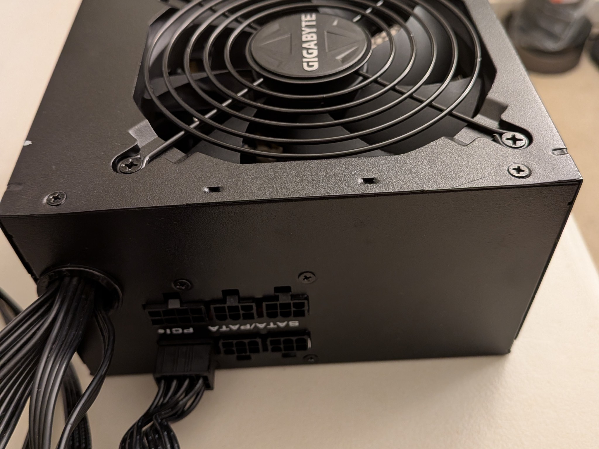 Gigabyte B700H Semi-modular 700W PSU 80+ Bronze Power Supply 24-pin, 8-pin CPU, 2 x 8-pin PCIE Only