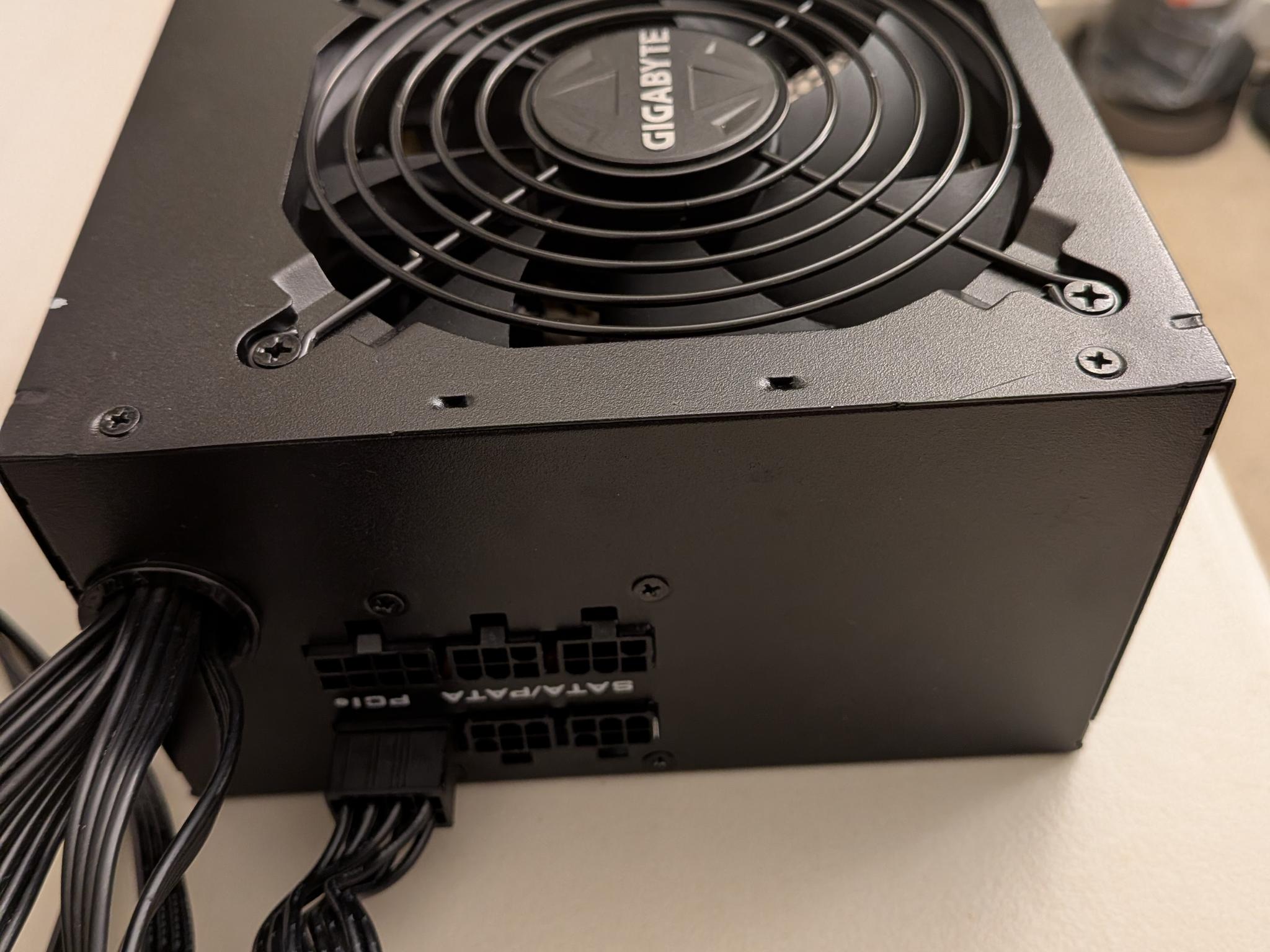 Gigabyte B700H Semi-modular 700W PSU 80+ Bronze Power Supply 24-pin, 8-pin CPU, 2 x 8-pin PCIE Only