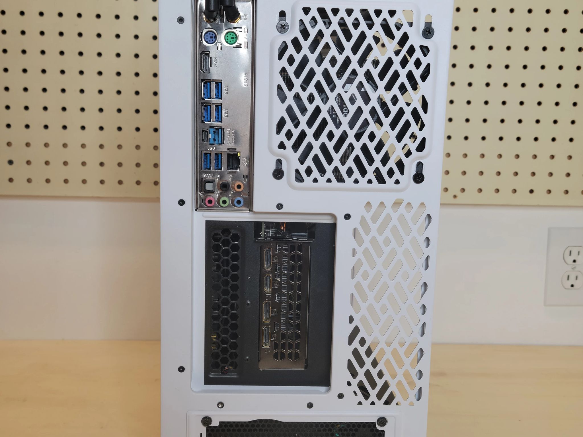 ⬜️⬛️⬜️ "Sweet 16" 1660 Super + R5 1600 Gaming PC