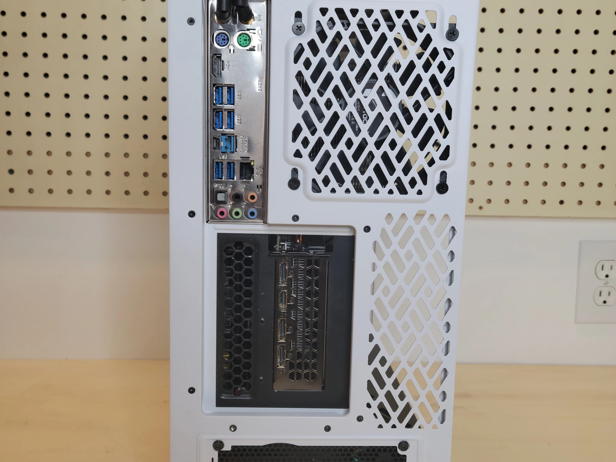 ⬜️⬛️⬜️ "Sweet 16" 1660 Super + R5 1600 Gaming PC