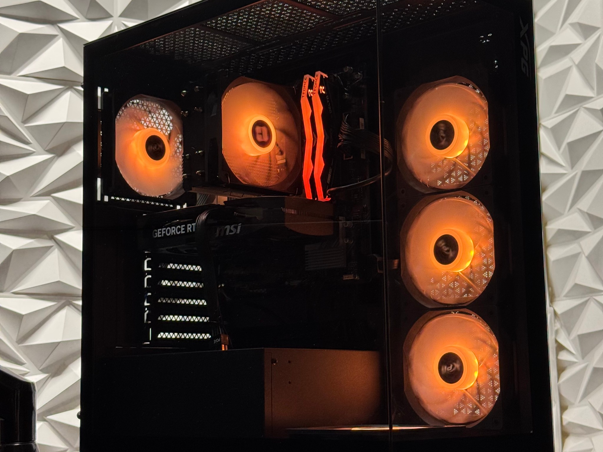 Rtx 5060 ti / Ryzen 5 7500F / 16GB 6000Mhz DDR5 / 1TB Samsung 970 / RGB
