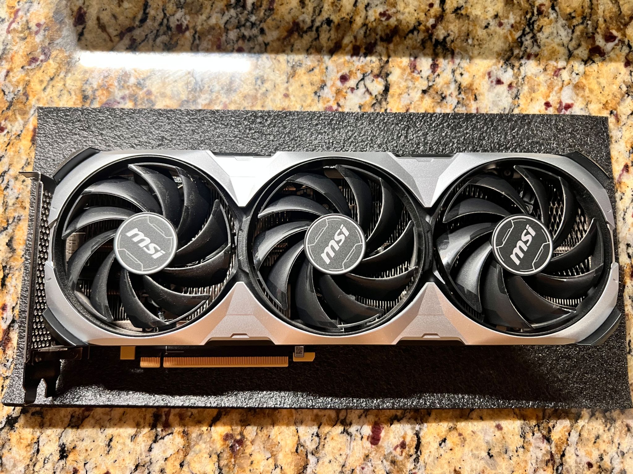 MSI 4070 super Used/like new with box and adapter