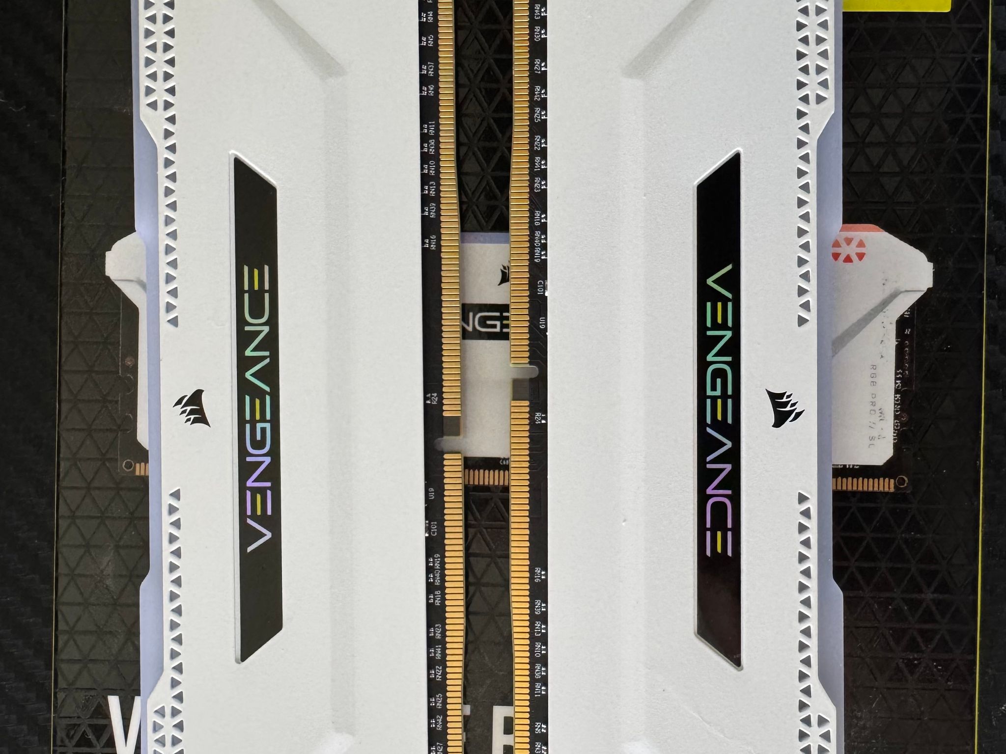 CORSAIR - VENGEANCE RGB PRO SL 32GB (2x16GB) DDR4 3600MHz C18 UDIMM Desktop Memory - White