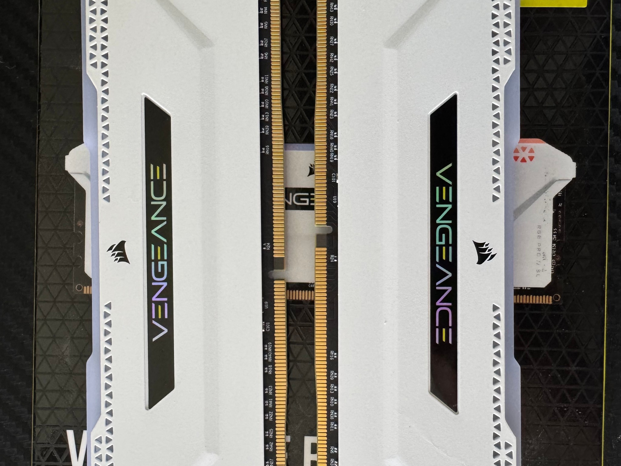CORSAIR - VENGEANCE RGB PRO SL 32GB (2x16GB) DDR4 3600MHz C18 UDIMM Desktop Memory - White
