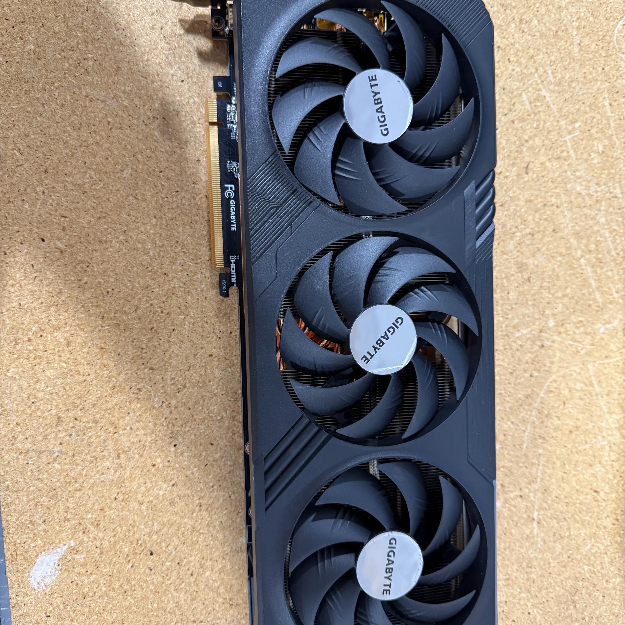 GIGABYTE Radeon RX 7900 XTX Gaming OC 24G Graphics Card