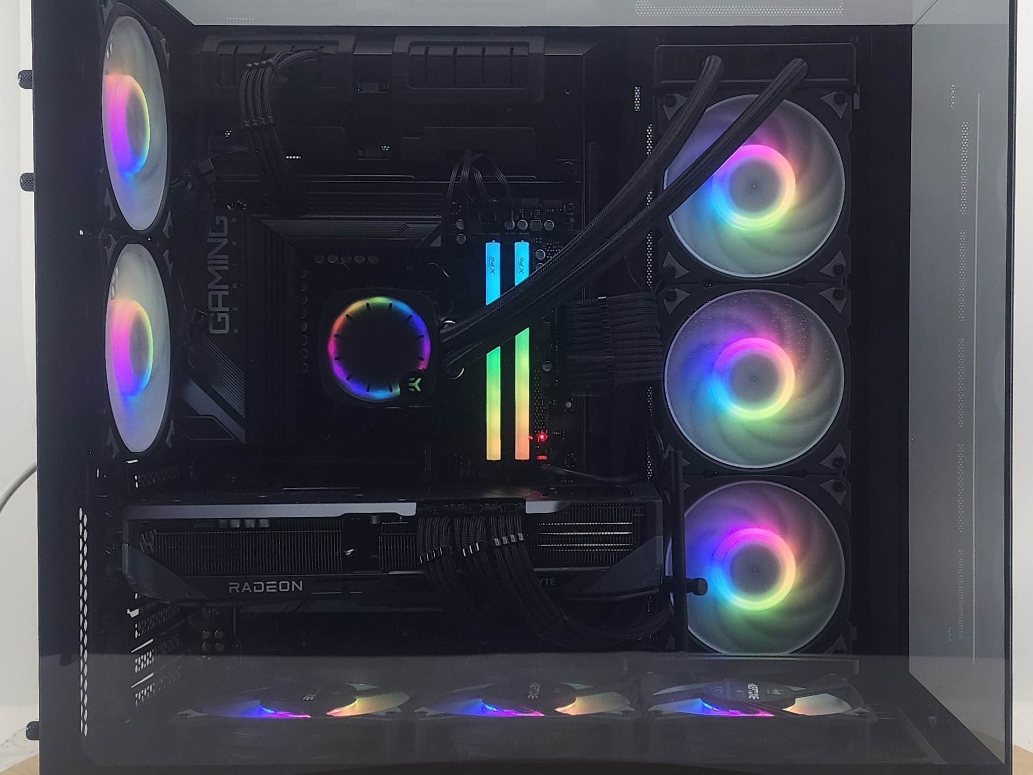 Gaming PC Ryzen 7 9800X3D 32GB RAM 2TB SSD RX 7900 XTX 24GB Windows 11 Computer