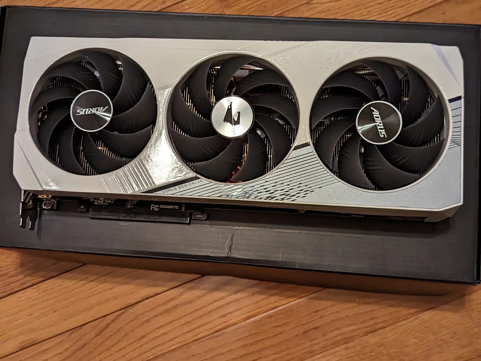 White AORUS Radeon™ RX 7900 XTX ELITE 24G