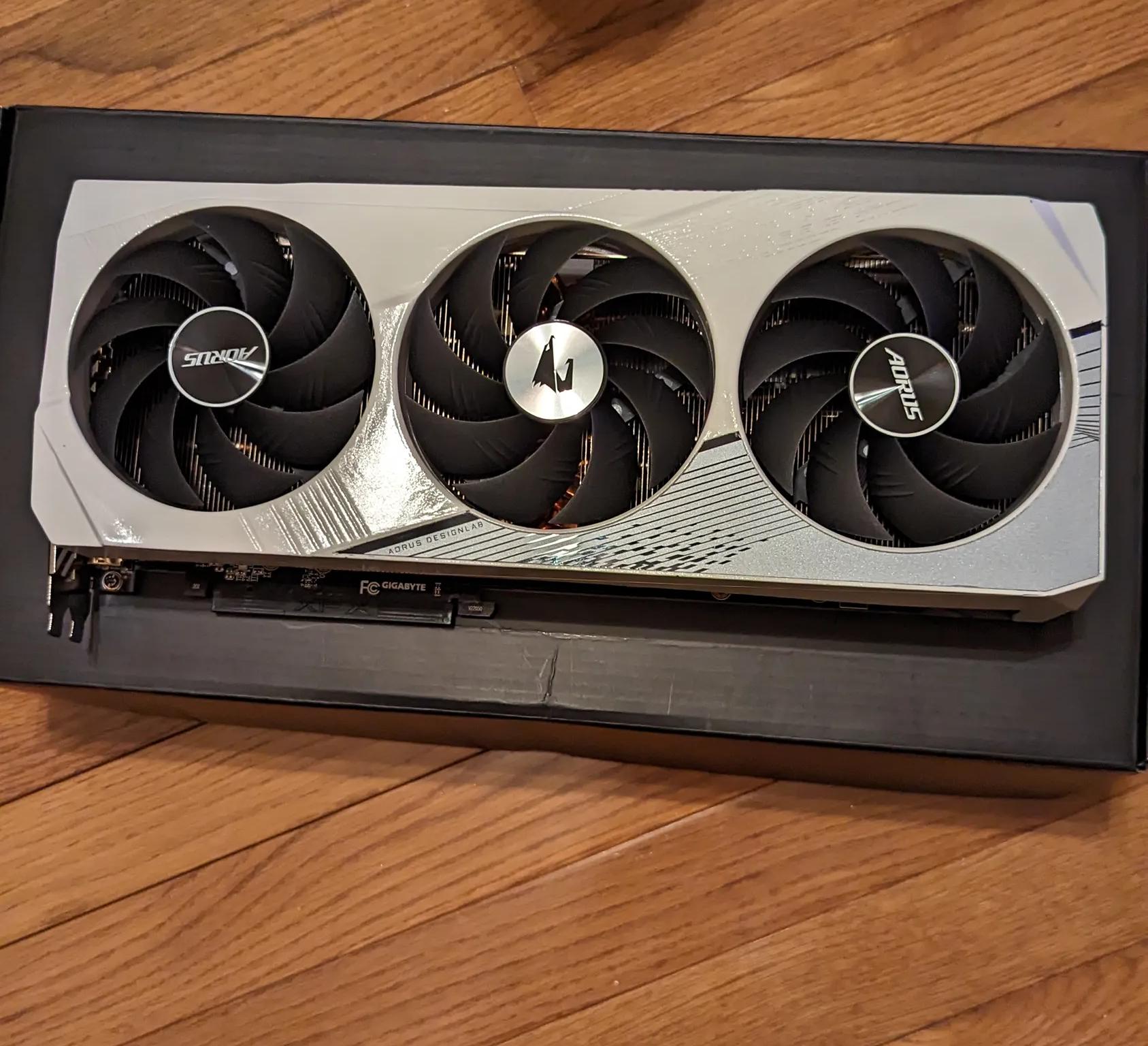 White AORUS Radeon™ RX 7900 XTX ELITE 24G