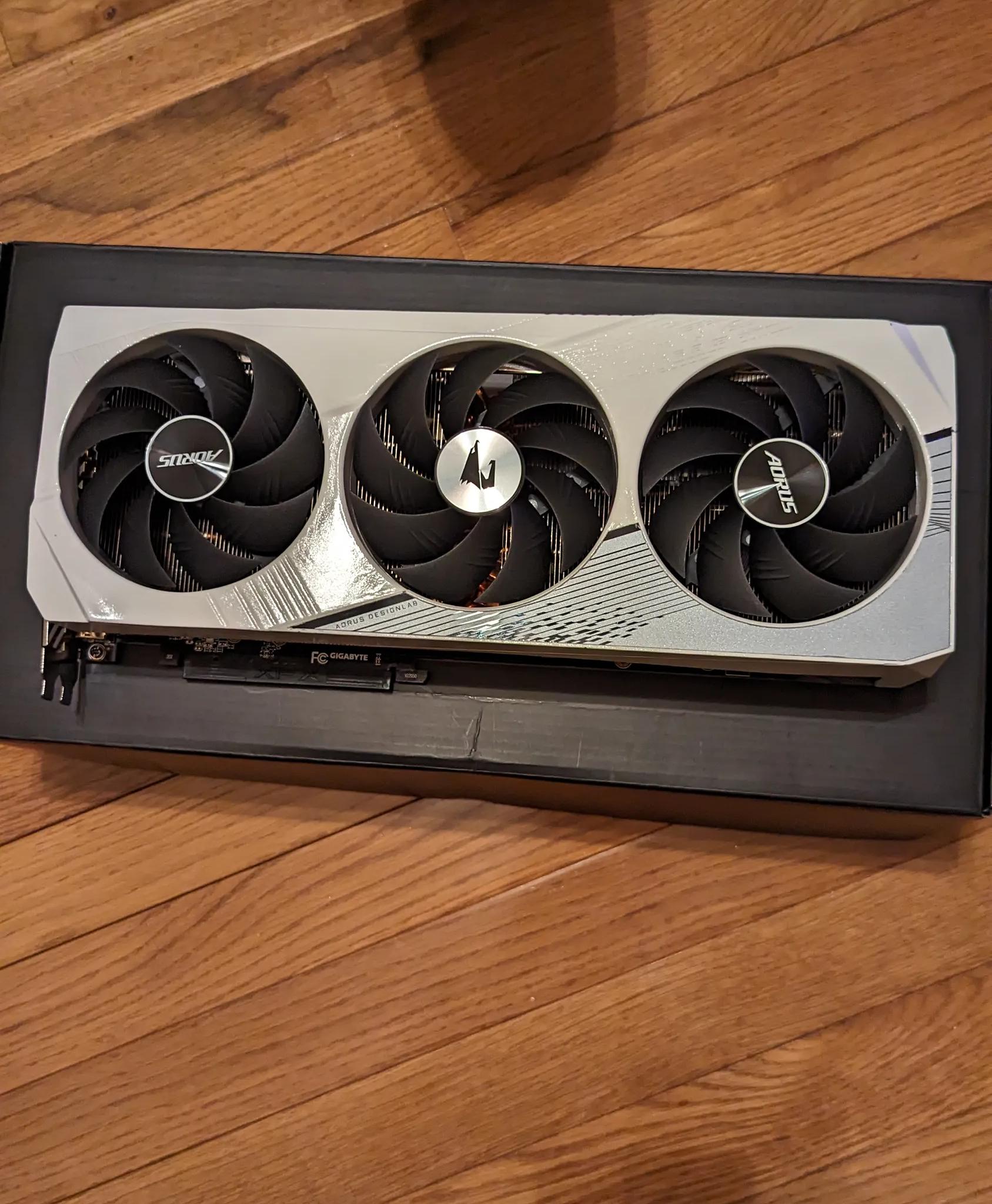 White AORUS Radeon™ RX 7900 XTX ELITE 24G