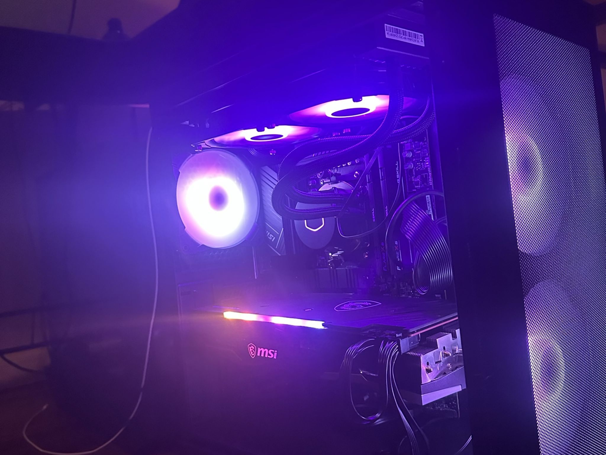 AMD 7700X || 6800xt || DDR5 32gb tan || 1tb Lian cool mesh C