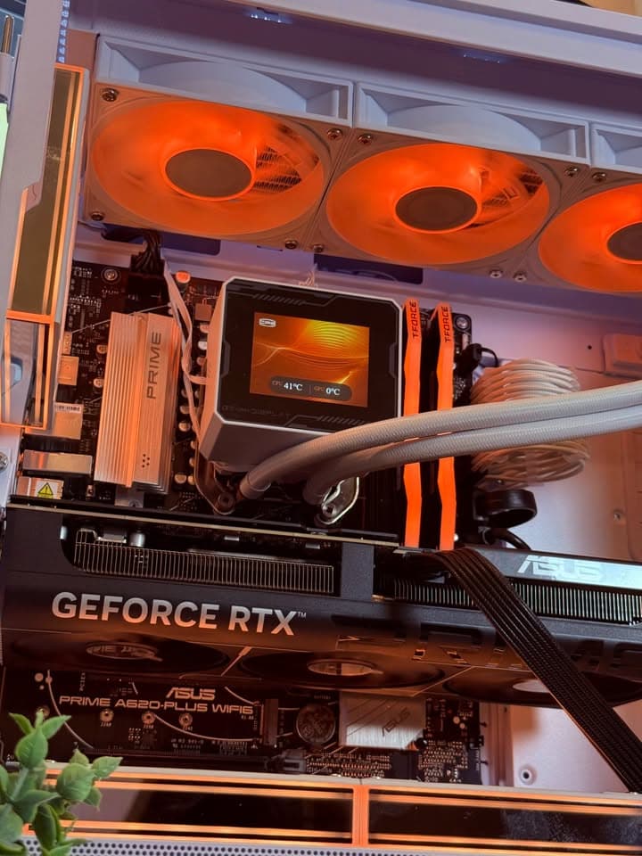 Pristine New Gaming / Streaming PC | RTX 5070 | Ryzen 7 7700 | 32GB DDR5 RAM | 1TB | Windows 11