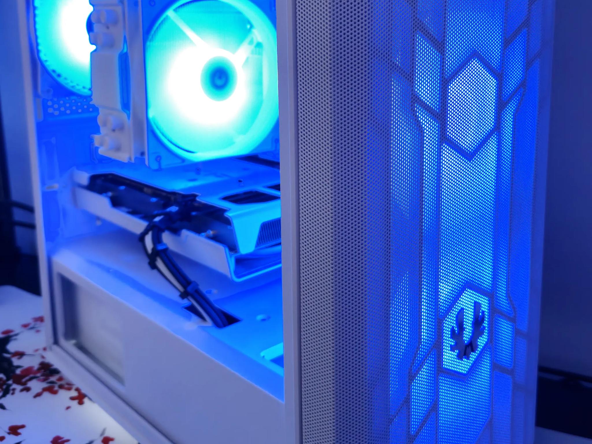 Frosty mini Mesh PC Ryzen 5 5600x / 16GB DDR4 / 1TB SSD/ RX6600 8GB
