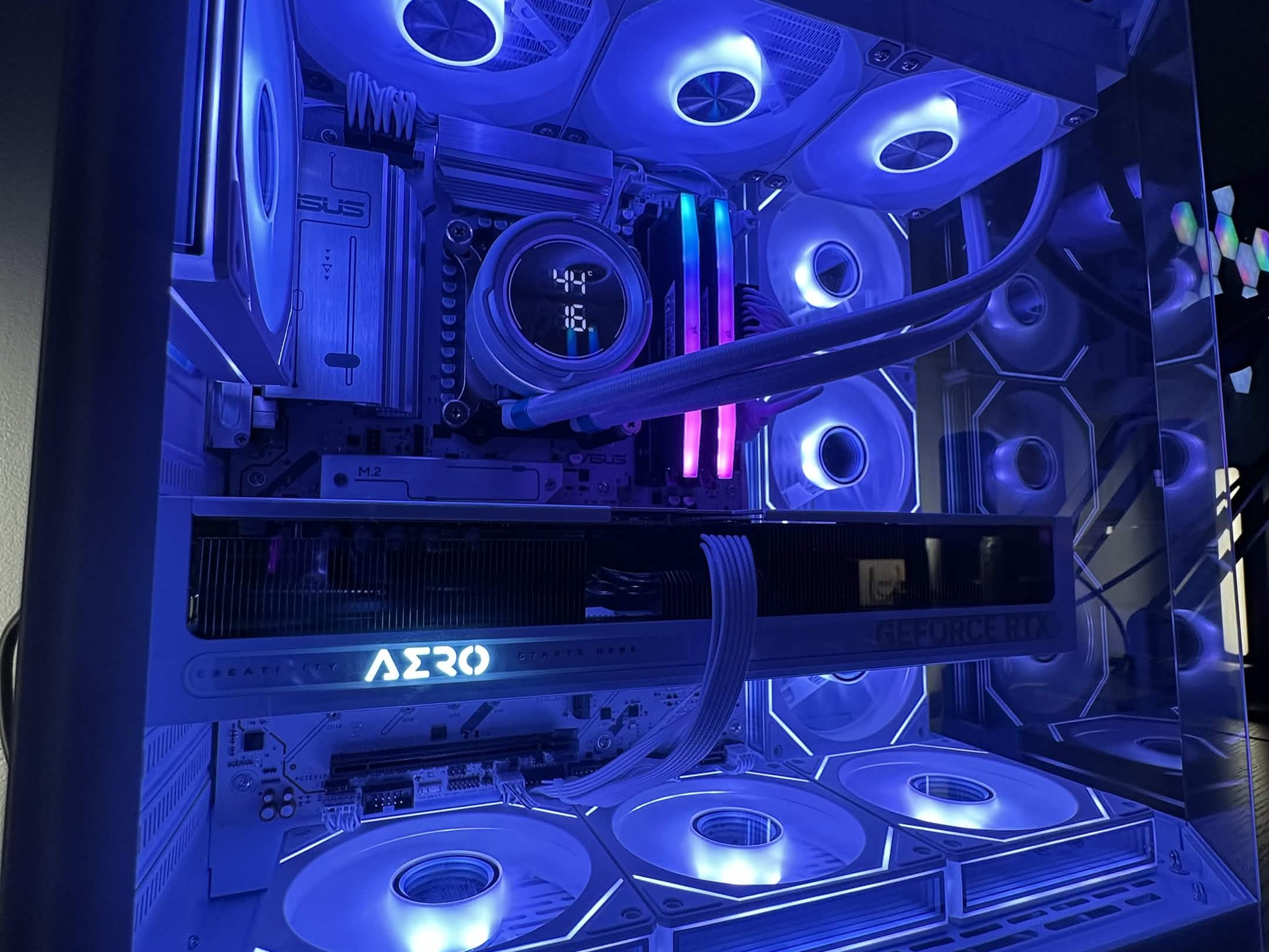 Aesthetic New Whiteout Gaming Pc 7800X3D | RTX 5070 | 32 GB DDR5
