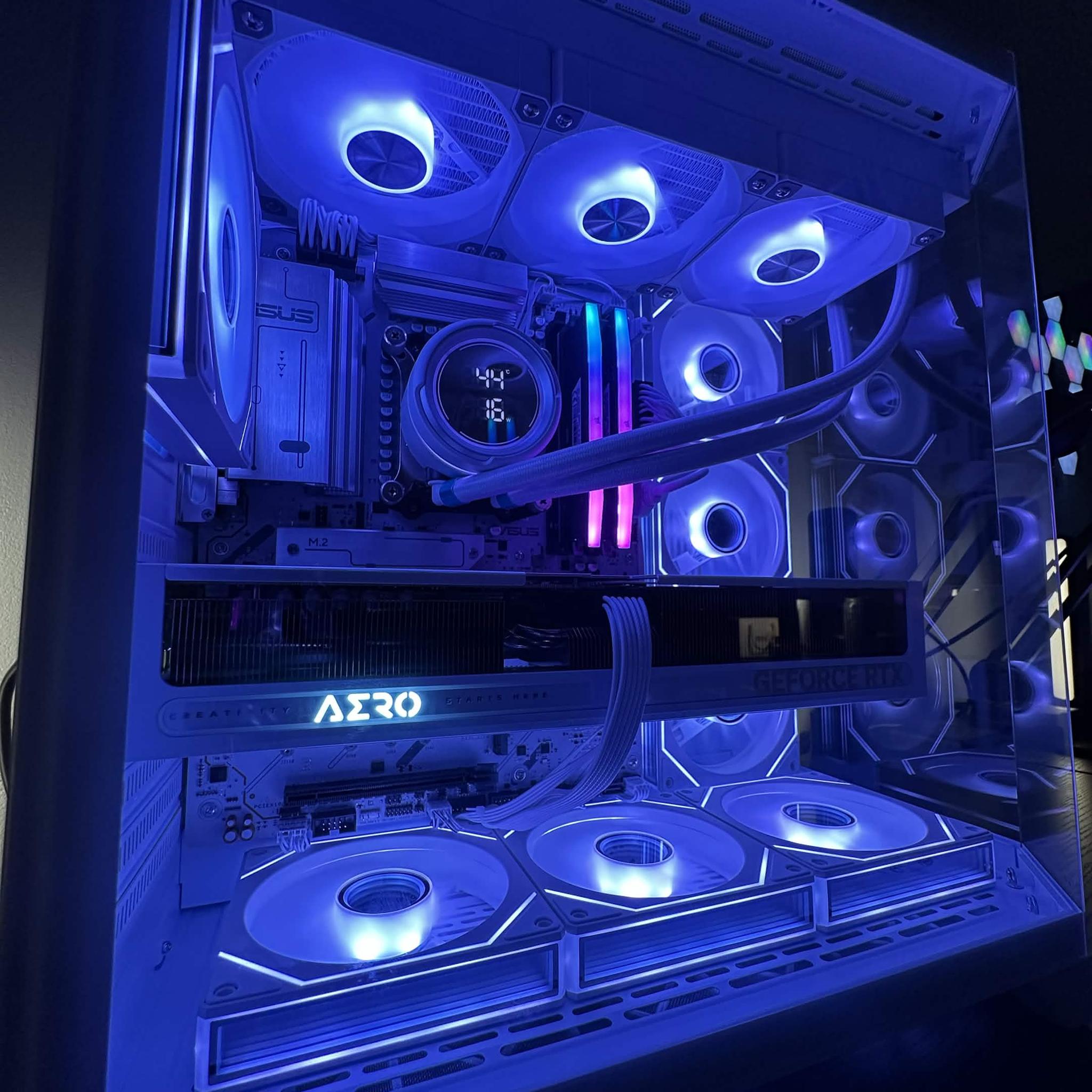 Aesthetic New Whiteout Gaming Pc 7800X3D | RTX 5070 | 32 GB DDR5