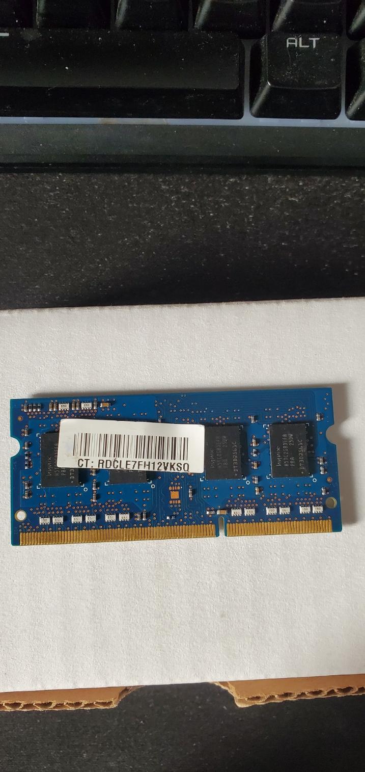 Hynix 2GB PC3-12800 DDR3-1600MHz non-ECC Unbuffered CL11 204-Pin SoDimm