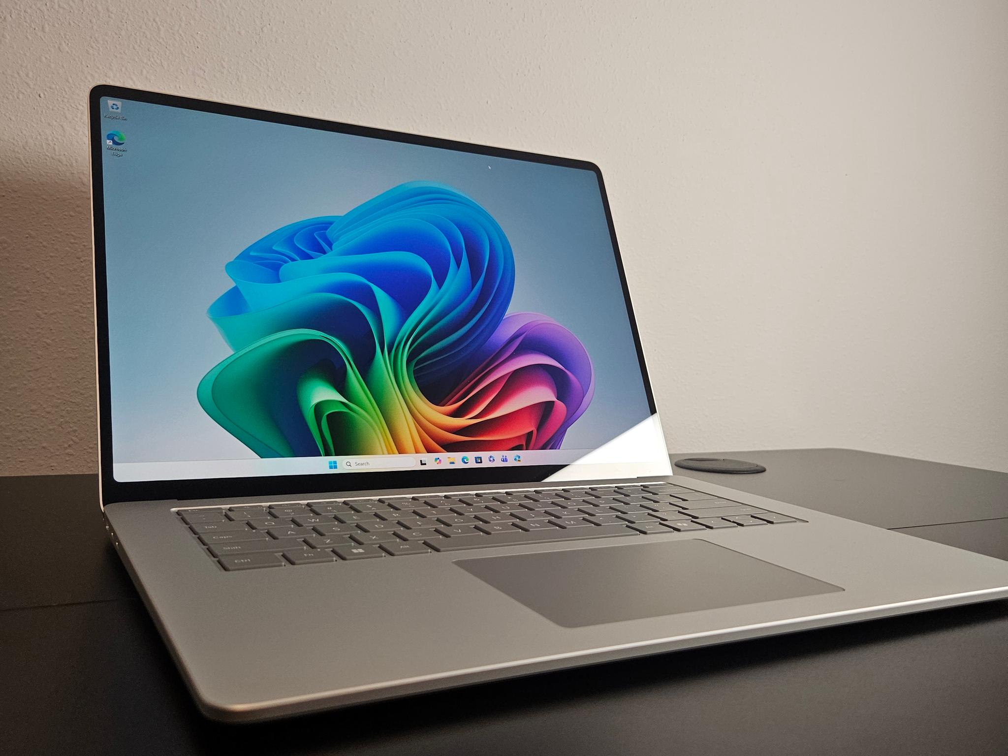Microsoft Surface Laptop 7th Edition 13.8" Snapdragon X 3.4GHz 16GB RAM 256 GB