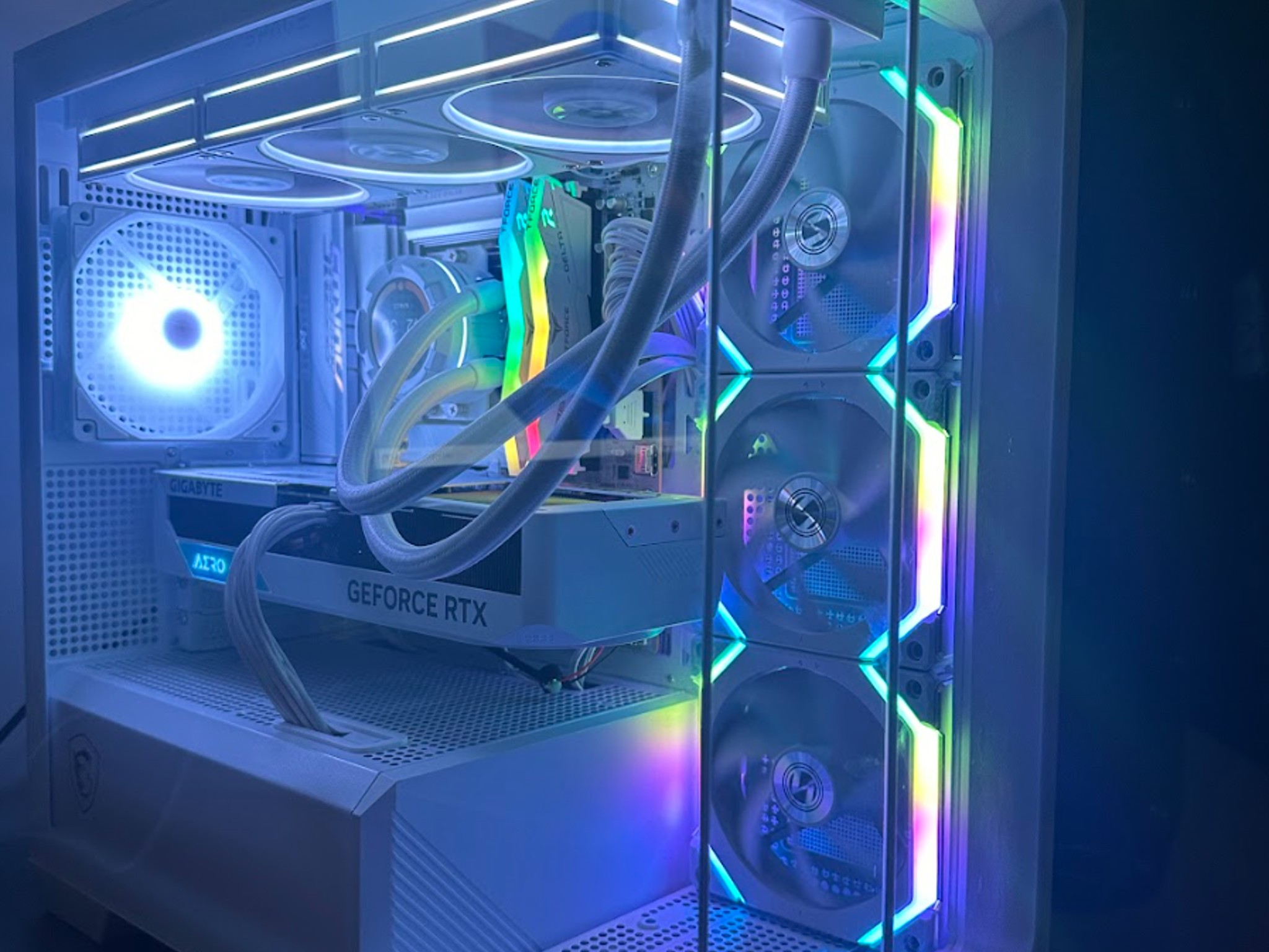 ALL WHITE-RTX4070-Intel i7-32GB-Liquid Cooling