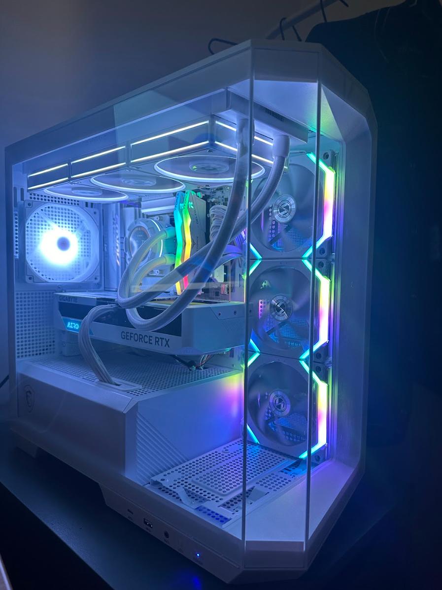 ALL WHITE-RTX4070-Intel i7-32GB-Liquid Cooling