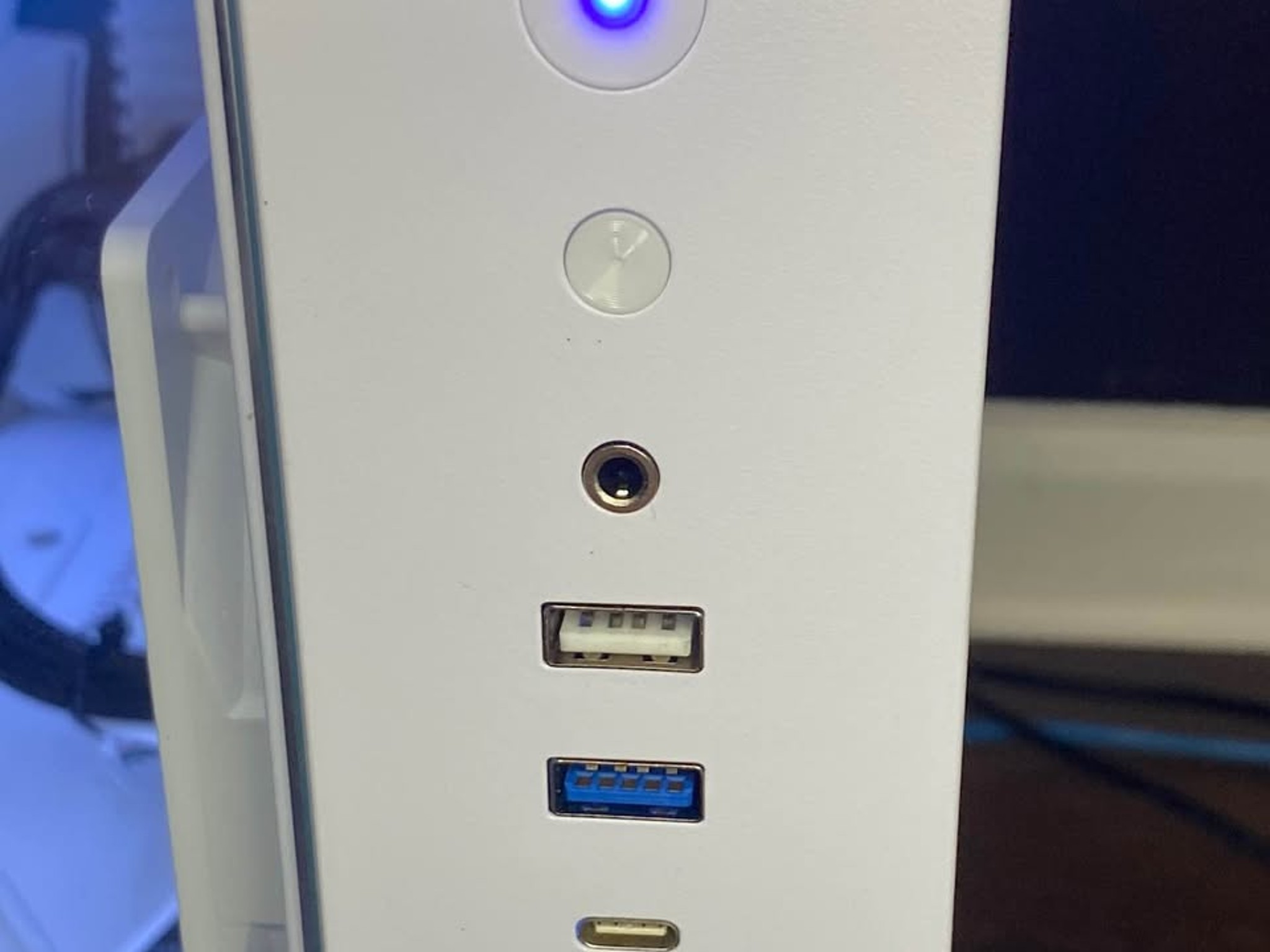 White Gaming PC (GTX 1660 TI 6GB + AMD Ryzen 5 3600 + 16GB DDR4 + HDD + SSD)