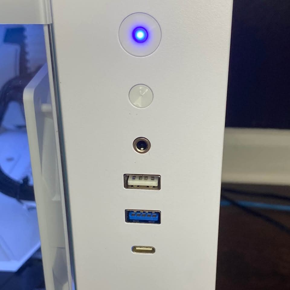 White Gaming PC (GTX 1660 TI 6GB + AMD Ryzen 5 3600 + 16GB DDR4 + HDD + SSD)