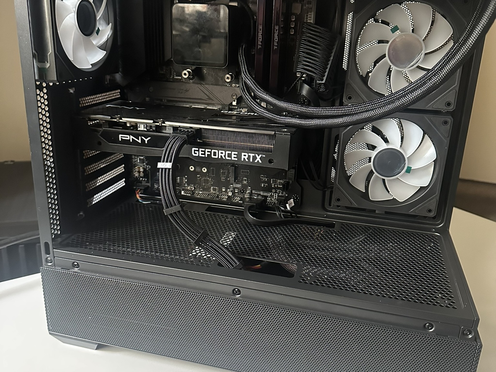 Gaming PC (Ryzen 5 5600X / RTX 3060 Ti / 1TB NVME / 32GB RAM)