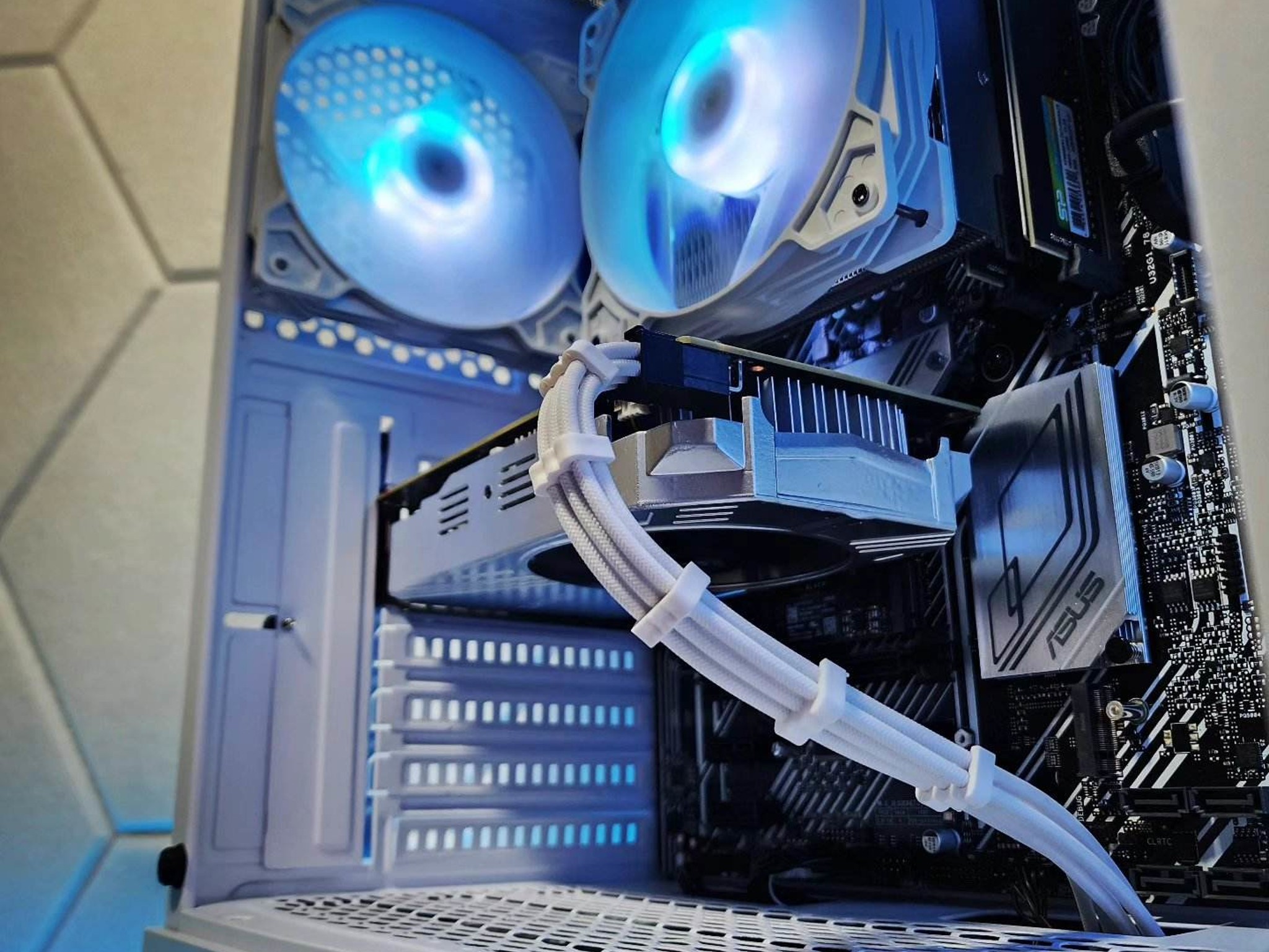 💙🤍💙 GTX 1060 6GB // Intel Core i3 10105F // Silicon Power 16GB 3200MHz