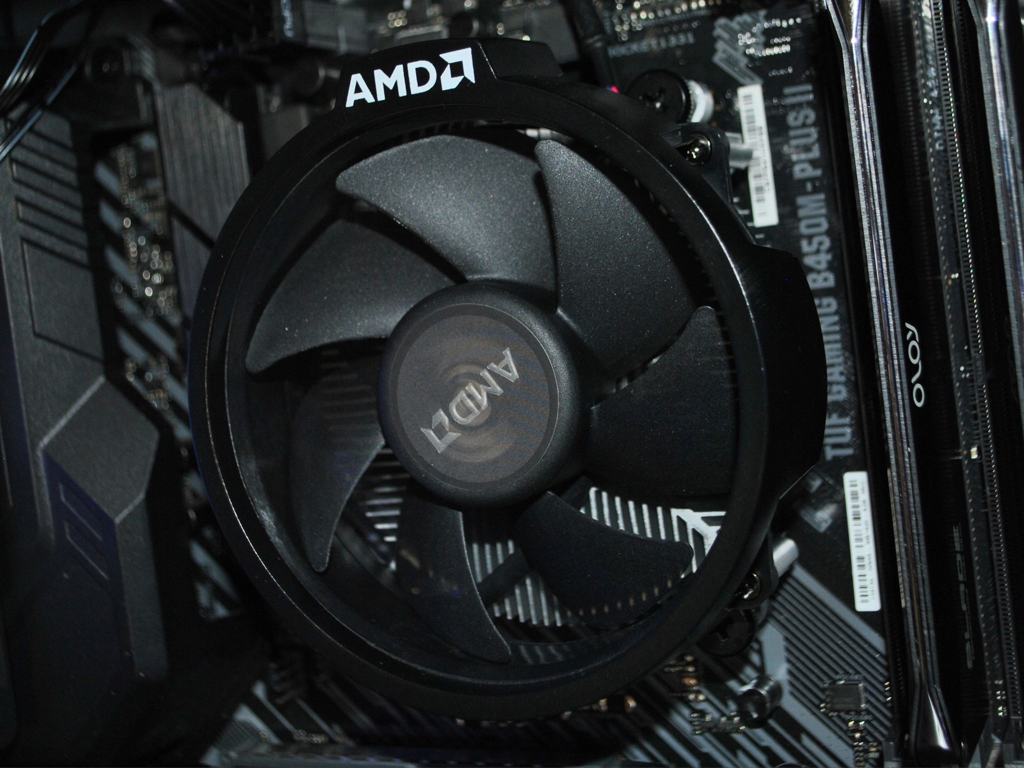 🧊🌑Midnight Ice | Ryzen 5 2600 | GTX 1070 | 16GB DDR4 RAM | 512GB SSD |