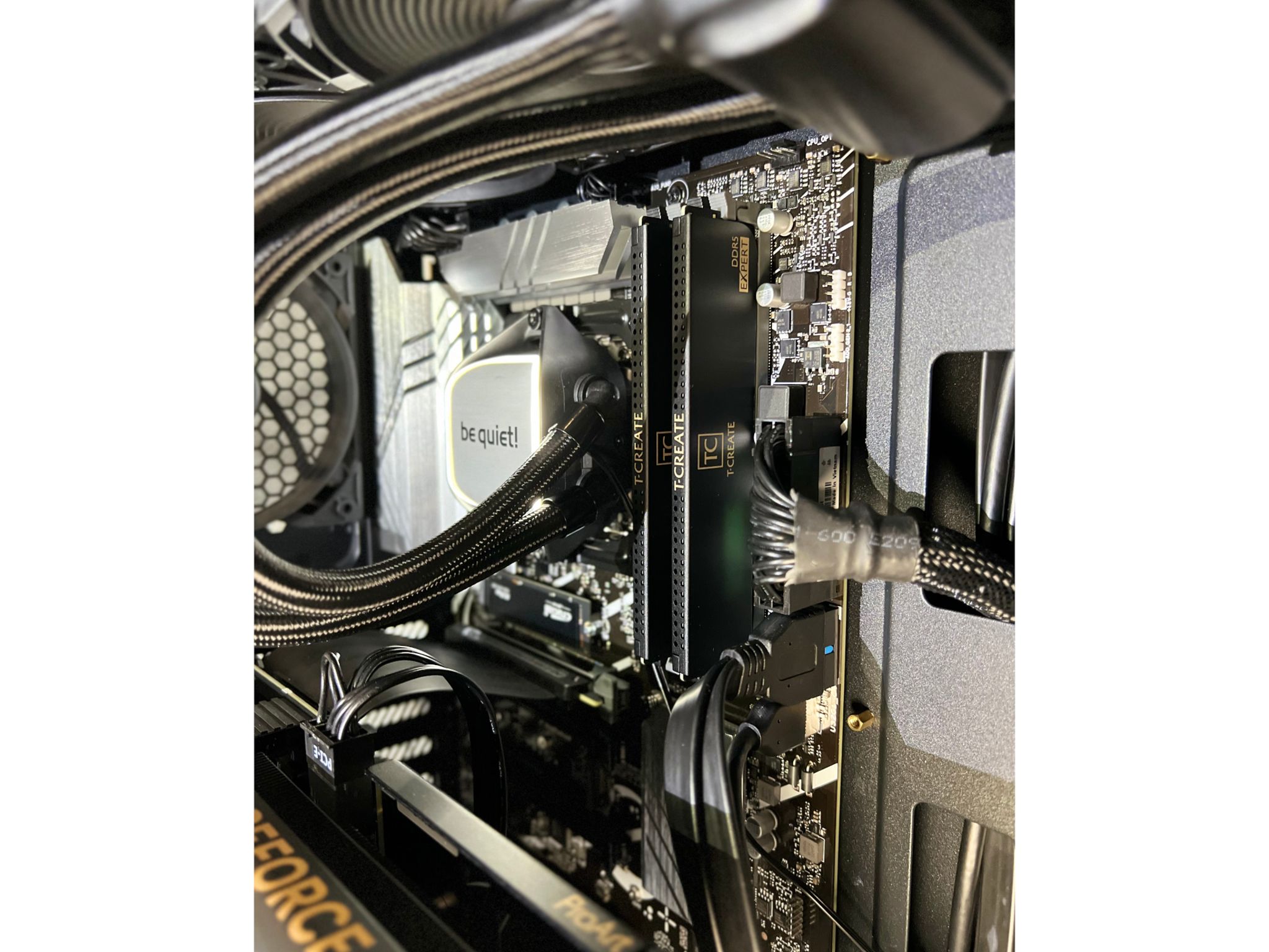 Minimalist Gaming/Workstation Pc | intel i7-12700KF | RTX 4060 OC | 1TB Storage | 32GB Ram