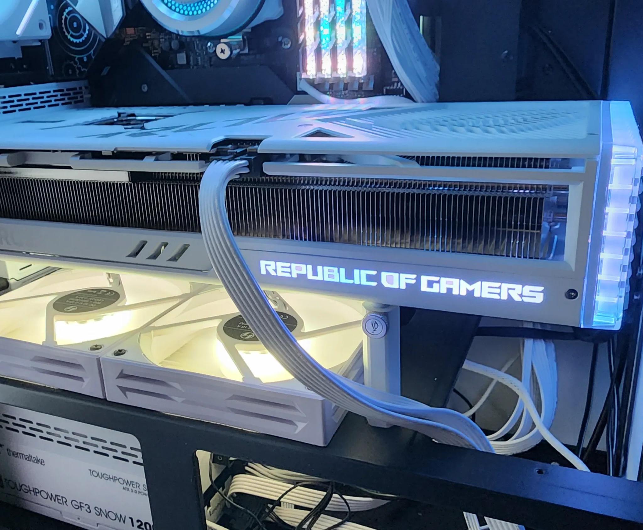 ASUS ROG Strix GeForce RTX 4080 SUPER White Edition