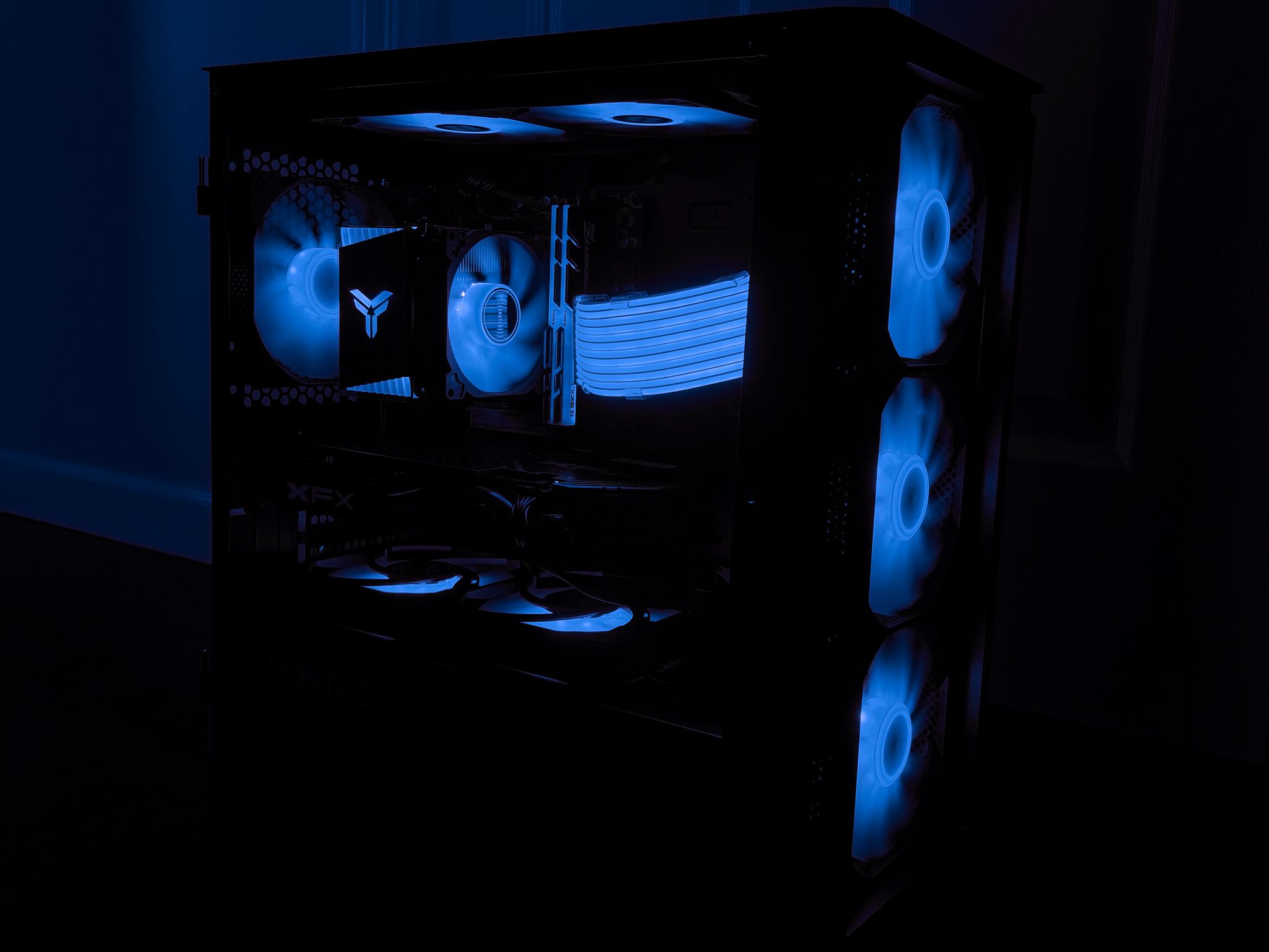 The RGBEAST 🔥 “Aesthetics Over Everything” -ZTT [RX 580 Budget Build]