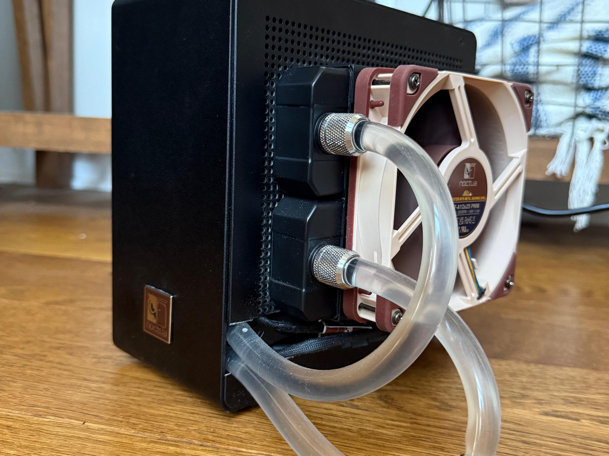 Ultra-Compact Custom Water-Cooled Gaming PC (4.5L)