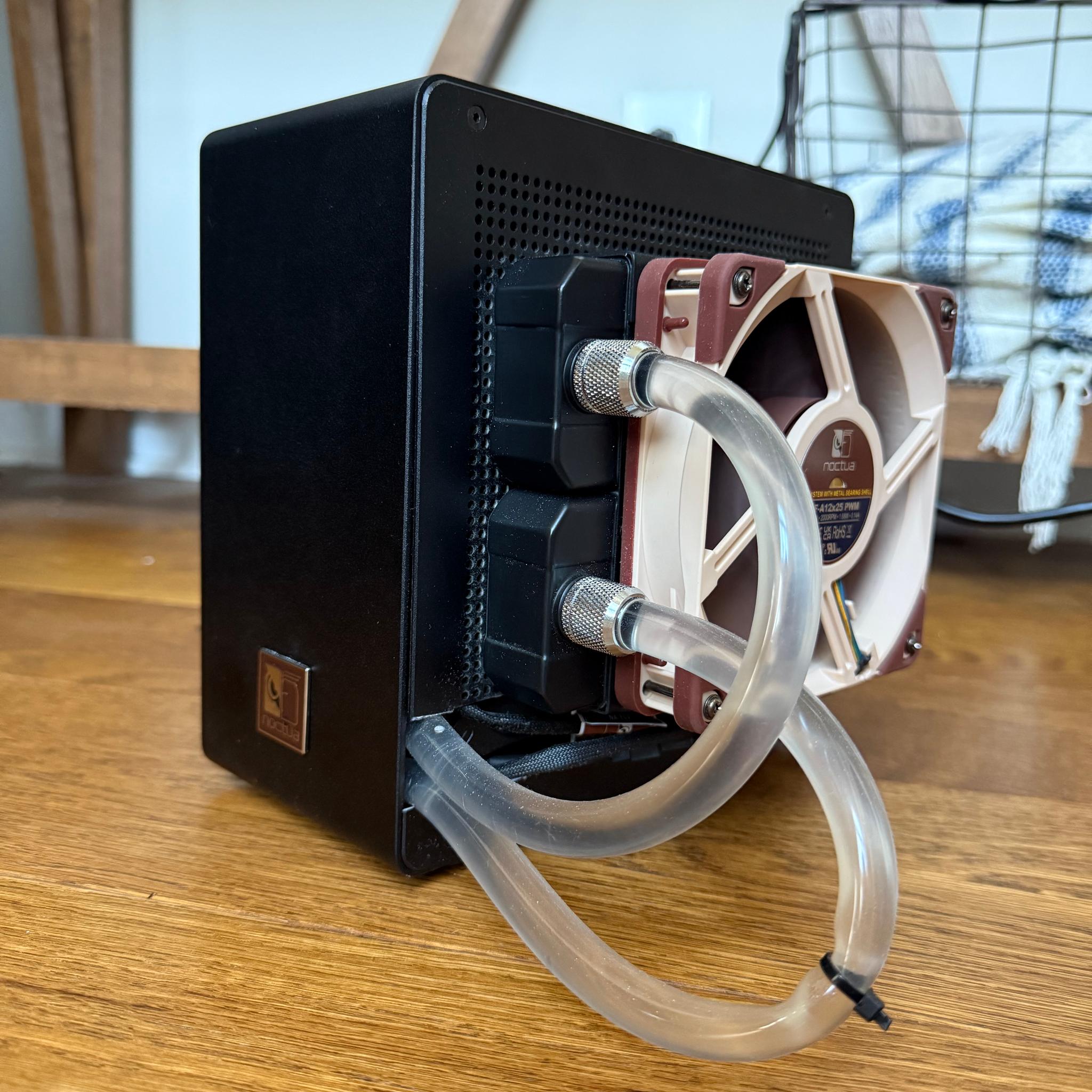 Ultra-Compact Custom Water-Cooled Gaming PC (4.5L)