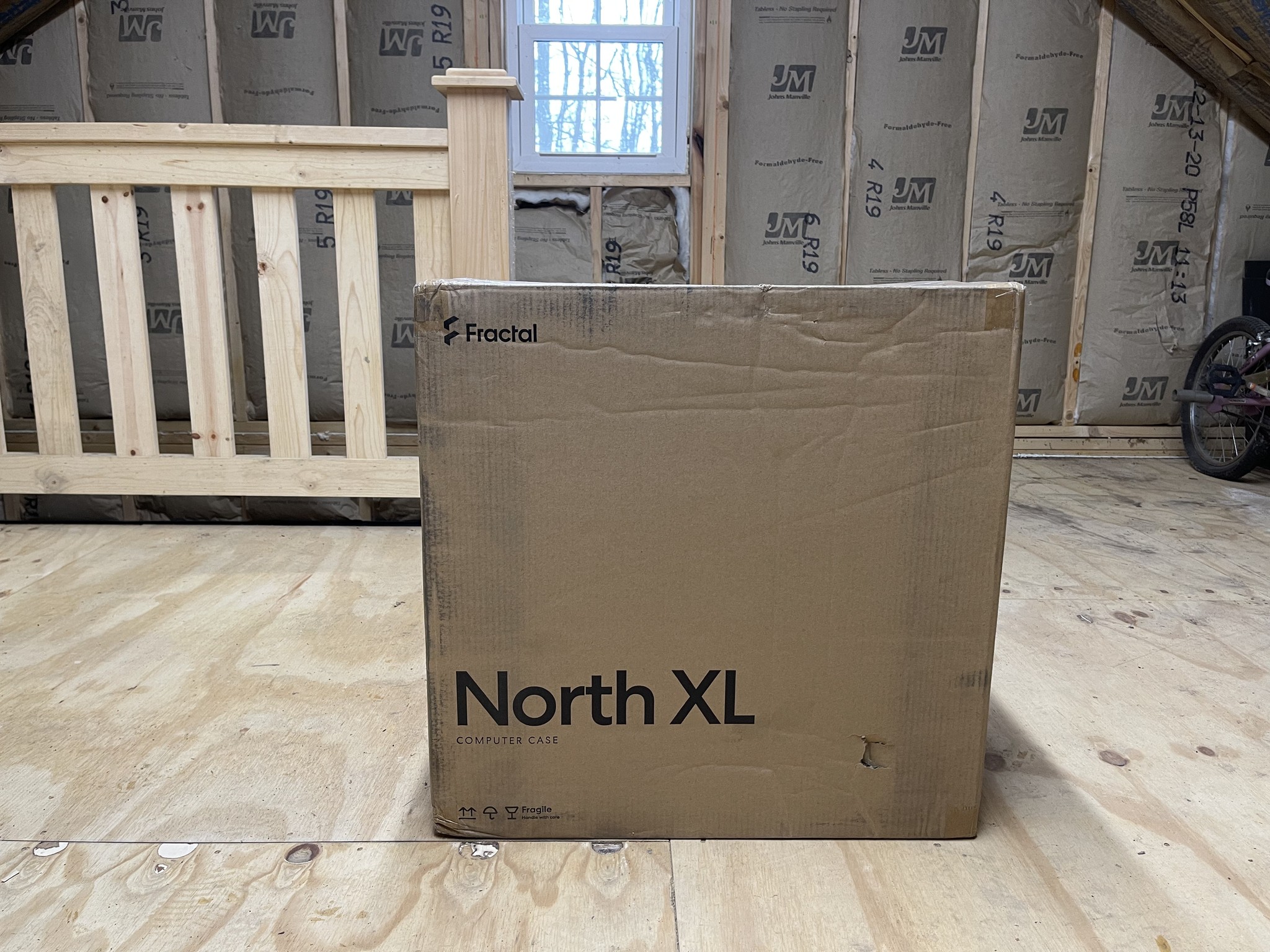 Fractal North XL - White w/ Tempered Glass Side