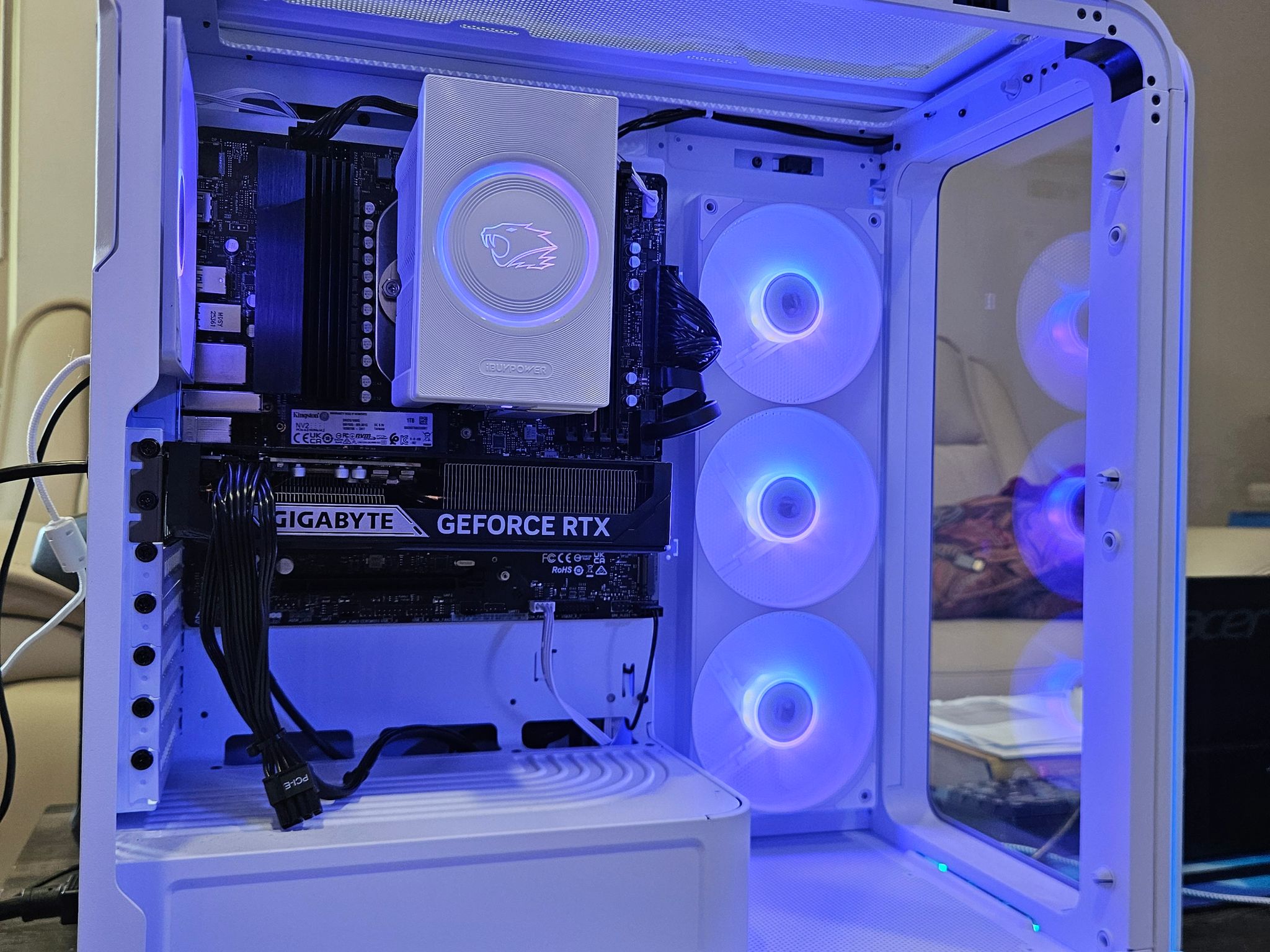 RTX 5060 Ti Gaming PC • Ryzen 5 8400F • 1TB M.2 • 16GB DDR5 • IBuyPowerPc • B650M • White