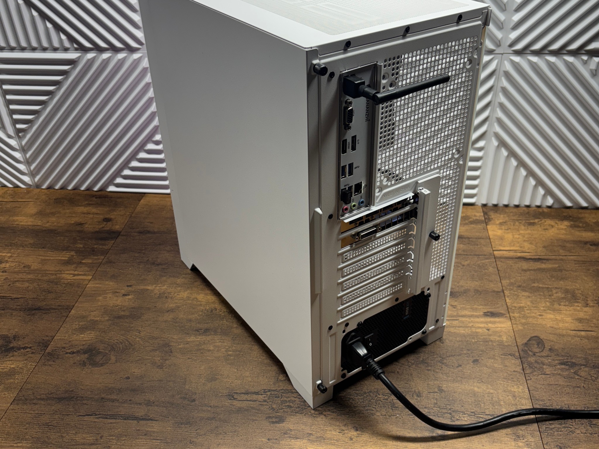 White Gaming PC – i5-12400F | EVGA GTX 1080 SC 8GB | 16GB RAM | 512GB Storage