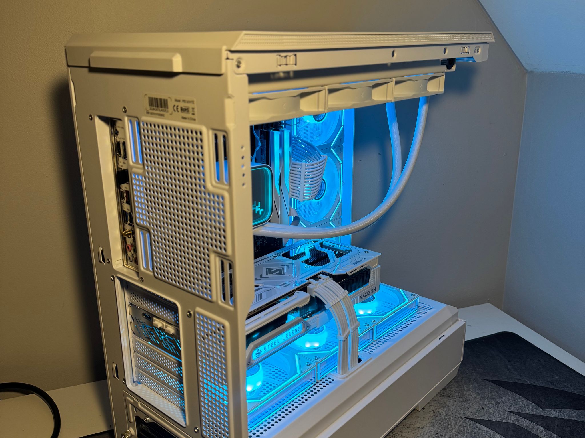 White RX 9070 XT | Ryzen 7 7800X3D | 32GB DDR5 6400 MT/s CL32 | 2TB Storage | Free Shipping