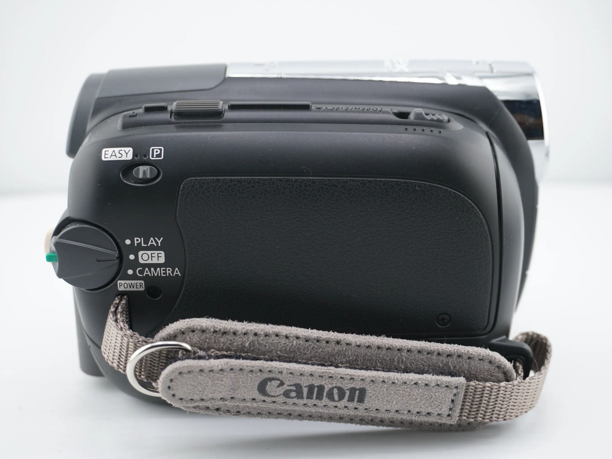 Canon ZR930 Camcorder + Battery & Power Adapter