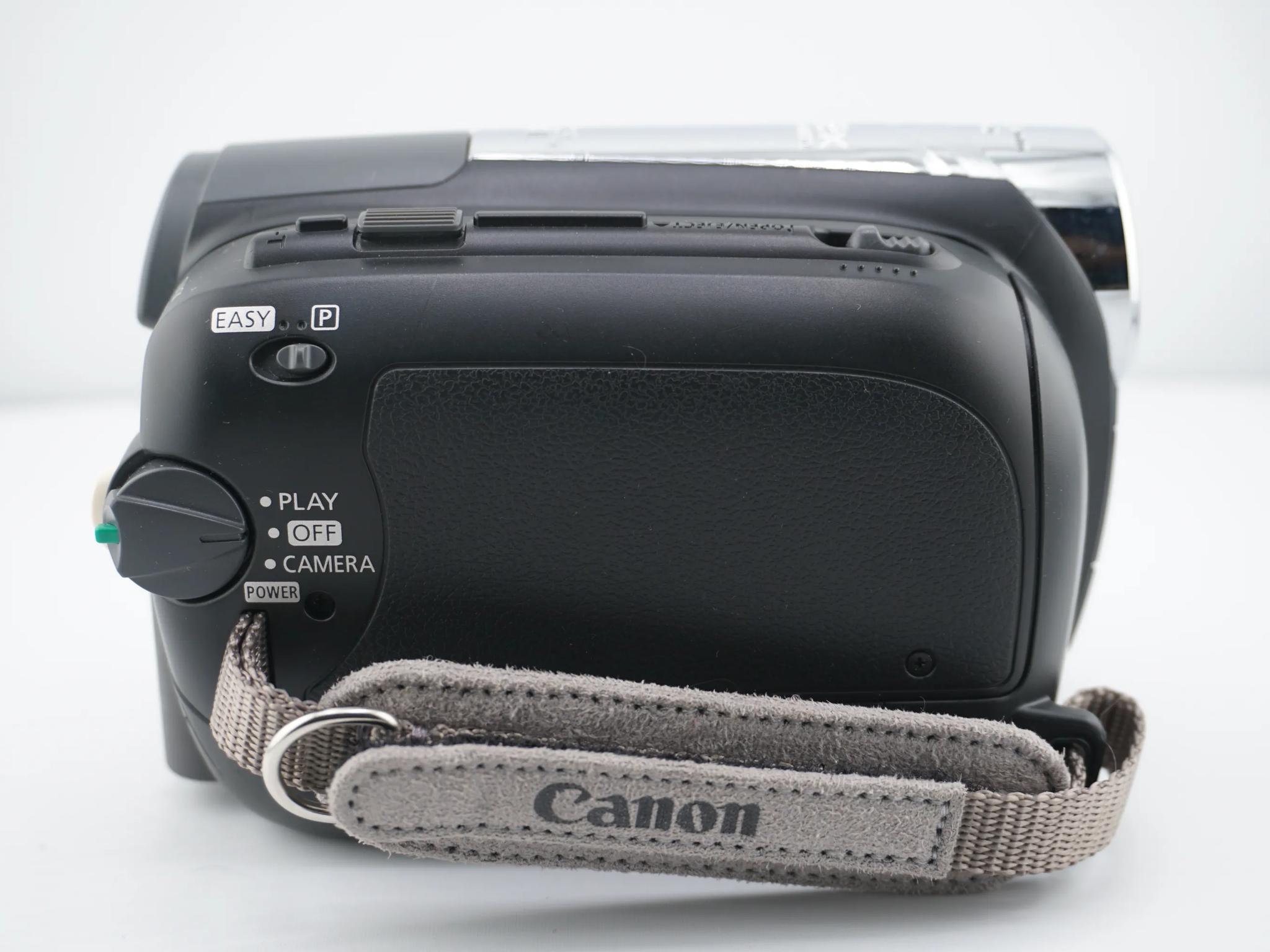 Canon ZR930 Camcorder + Battery & Power Adapter