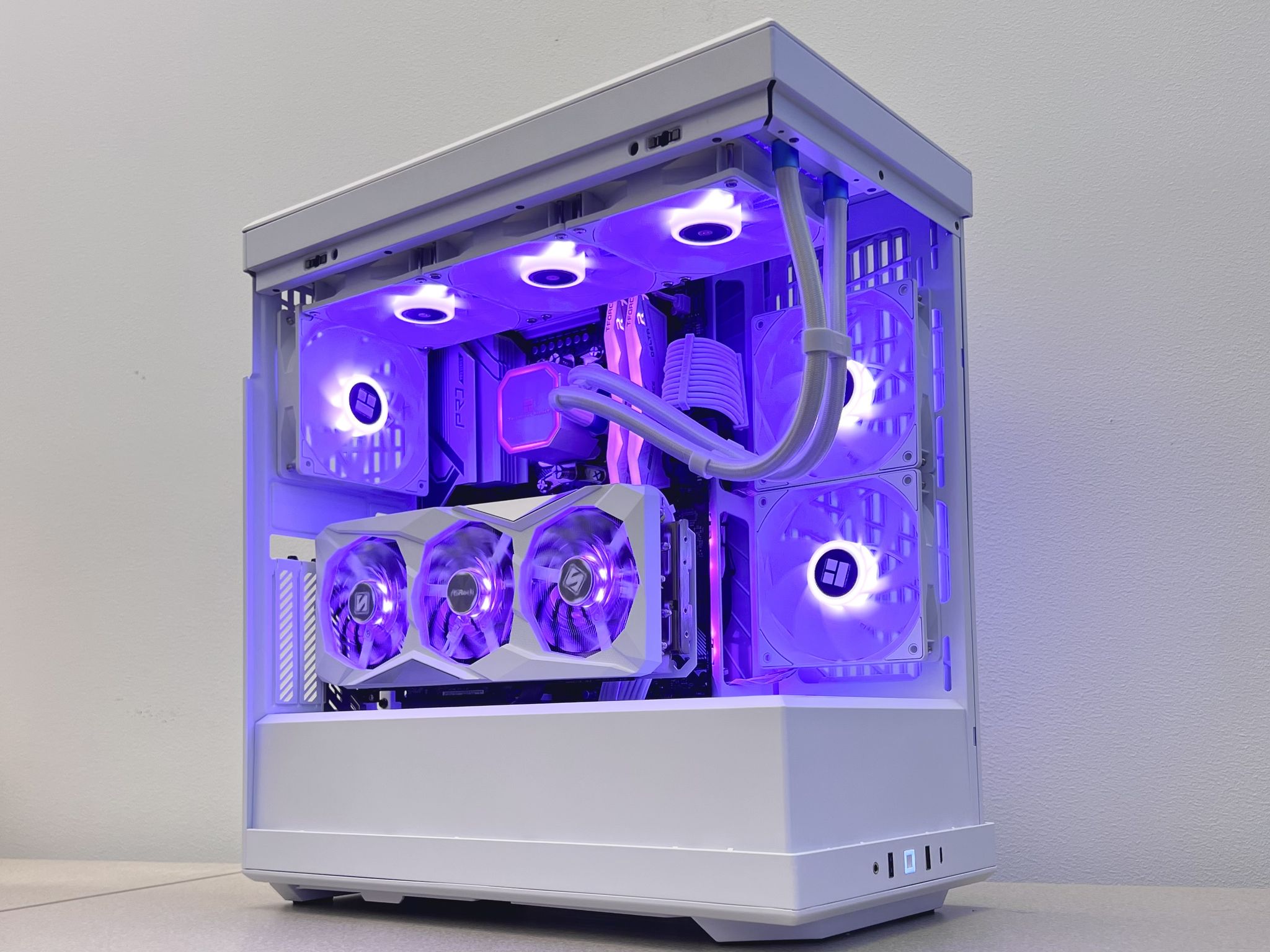 ❄️❄️GLACIER❄️❄️RX 7900 GRE 16 GB🧊RYZEN 7 7700X🧊32 GB DDR5🧊1 TB GEN 4🧊WIFI🧊WINDOWS 11